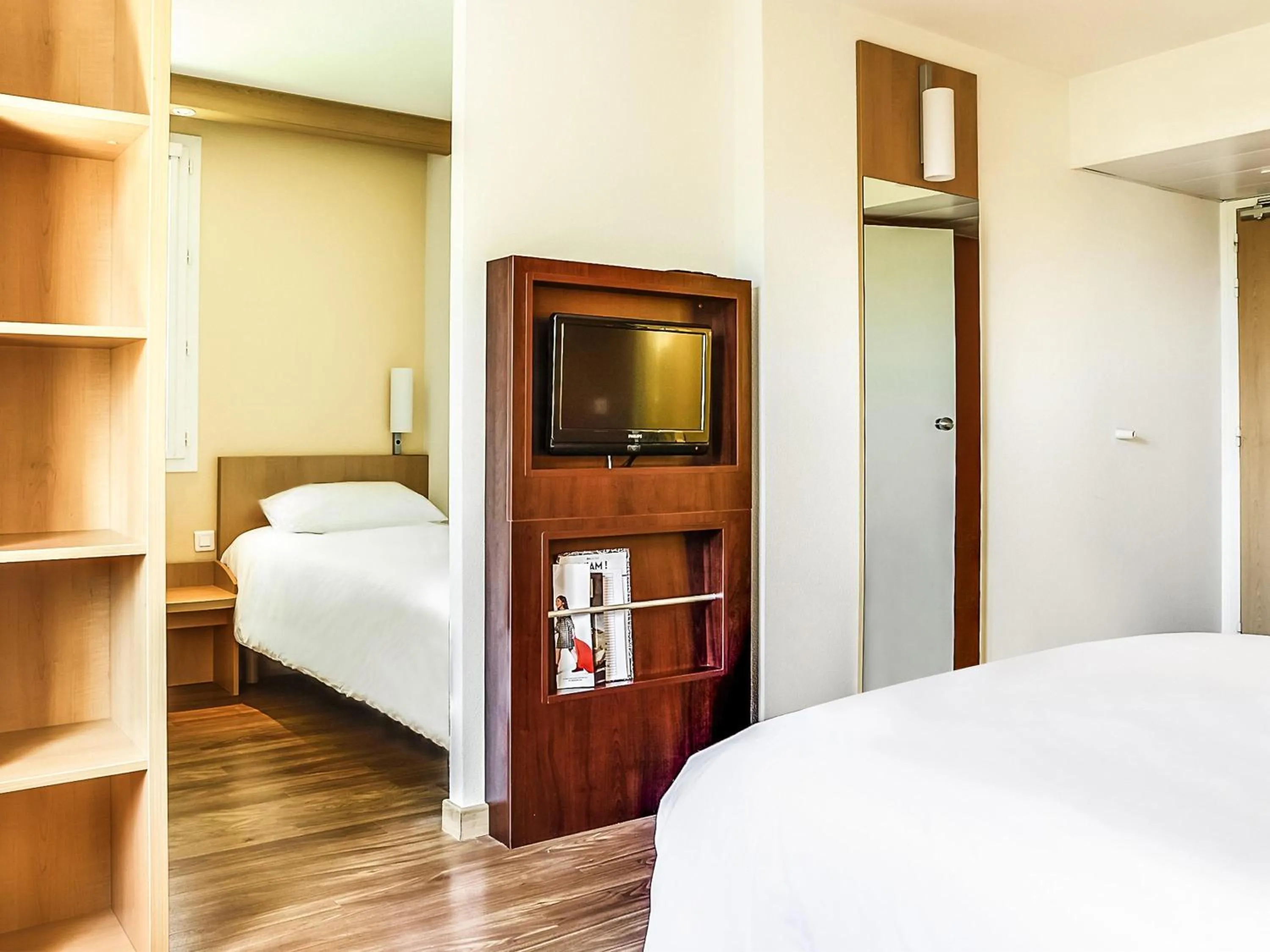 Bedroom, Bed in ibis Salon de Provence