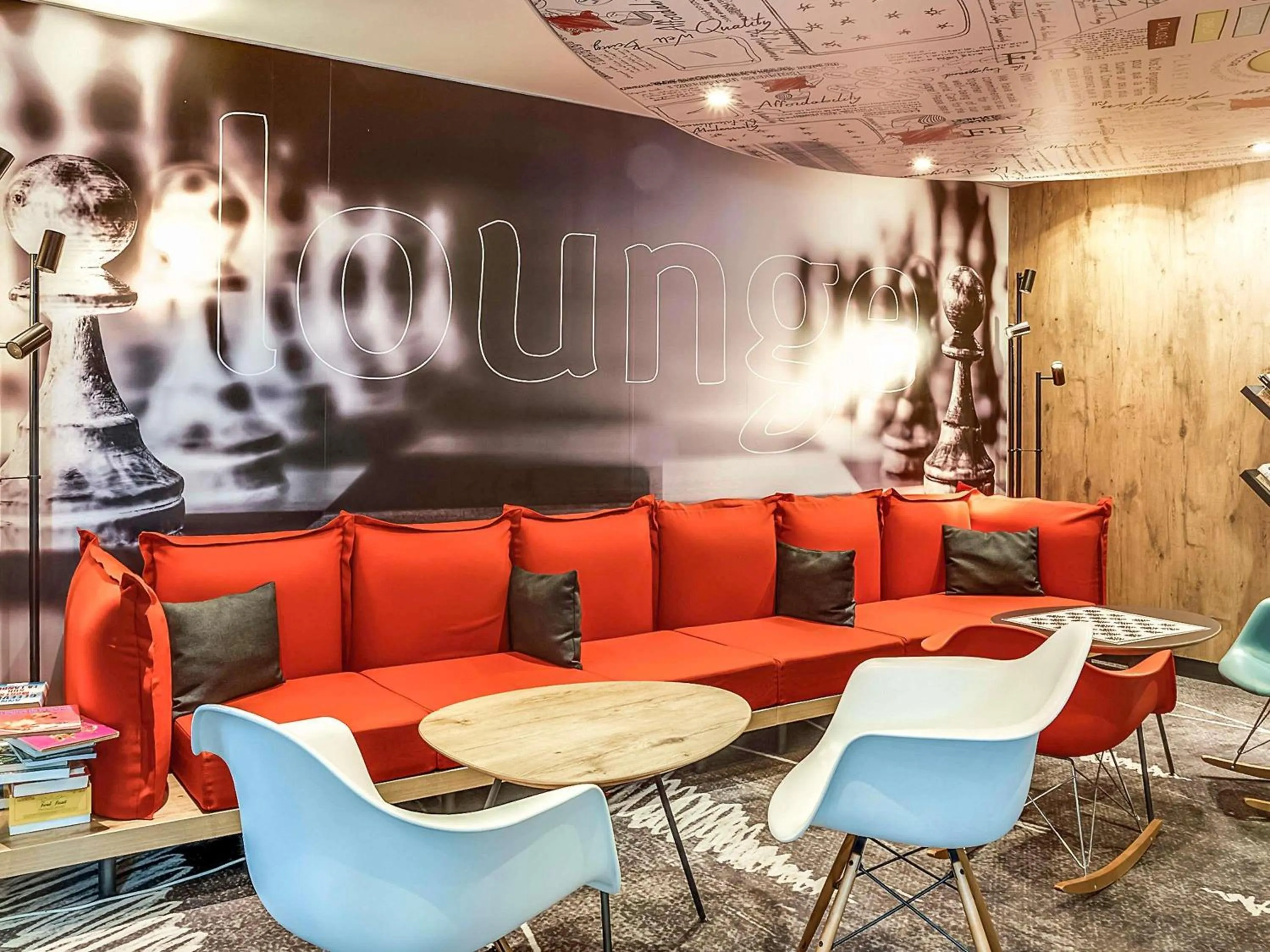 Seating area in ibis Salon de Provence