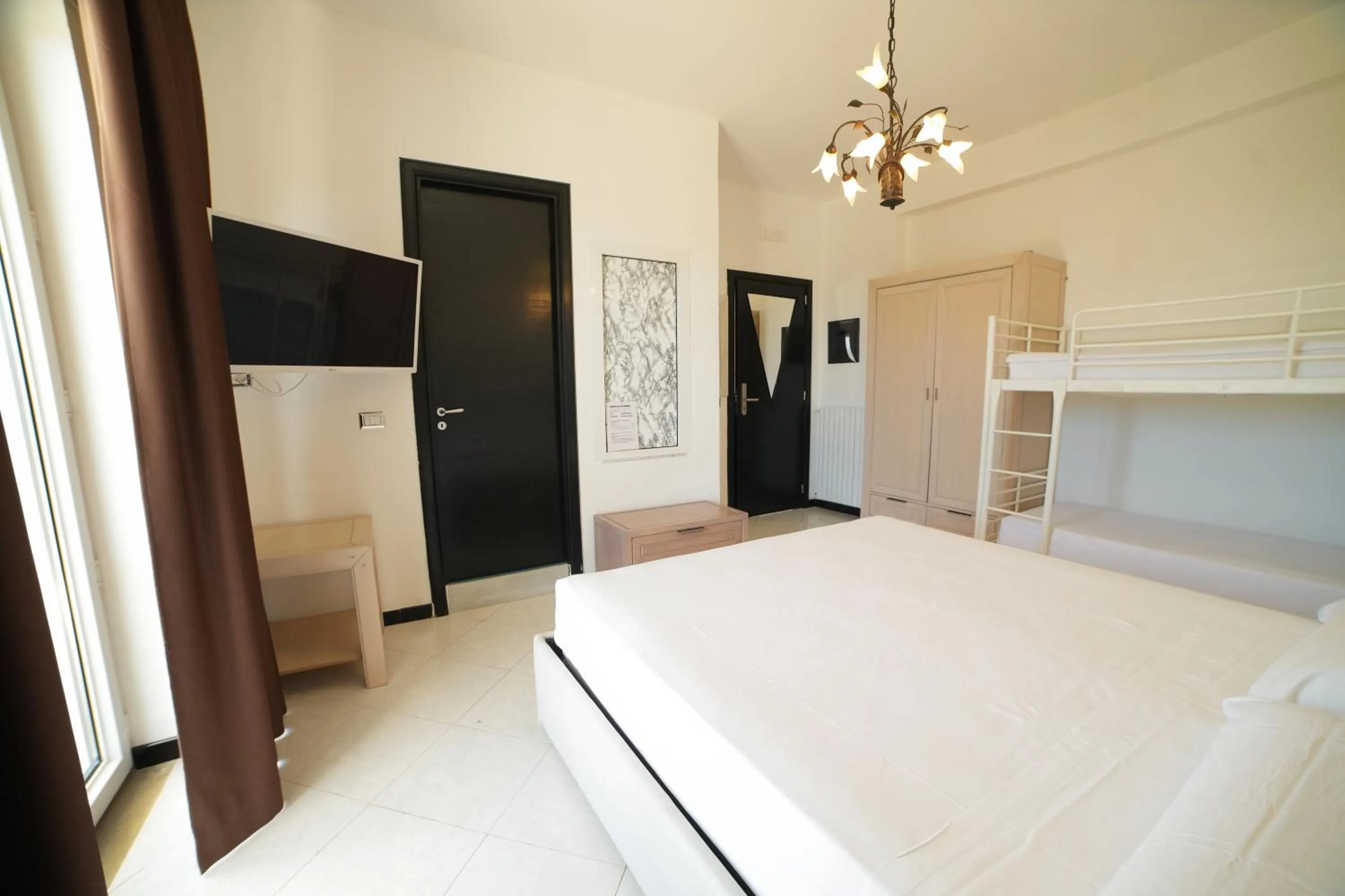 Bedroom, Bed in Villa Miramare