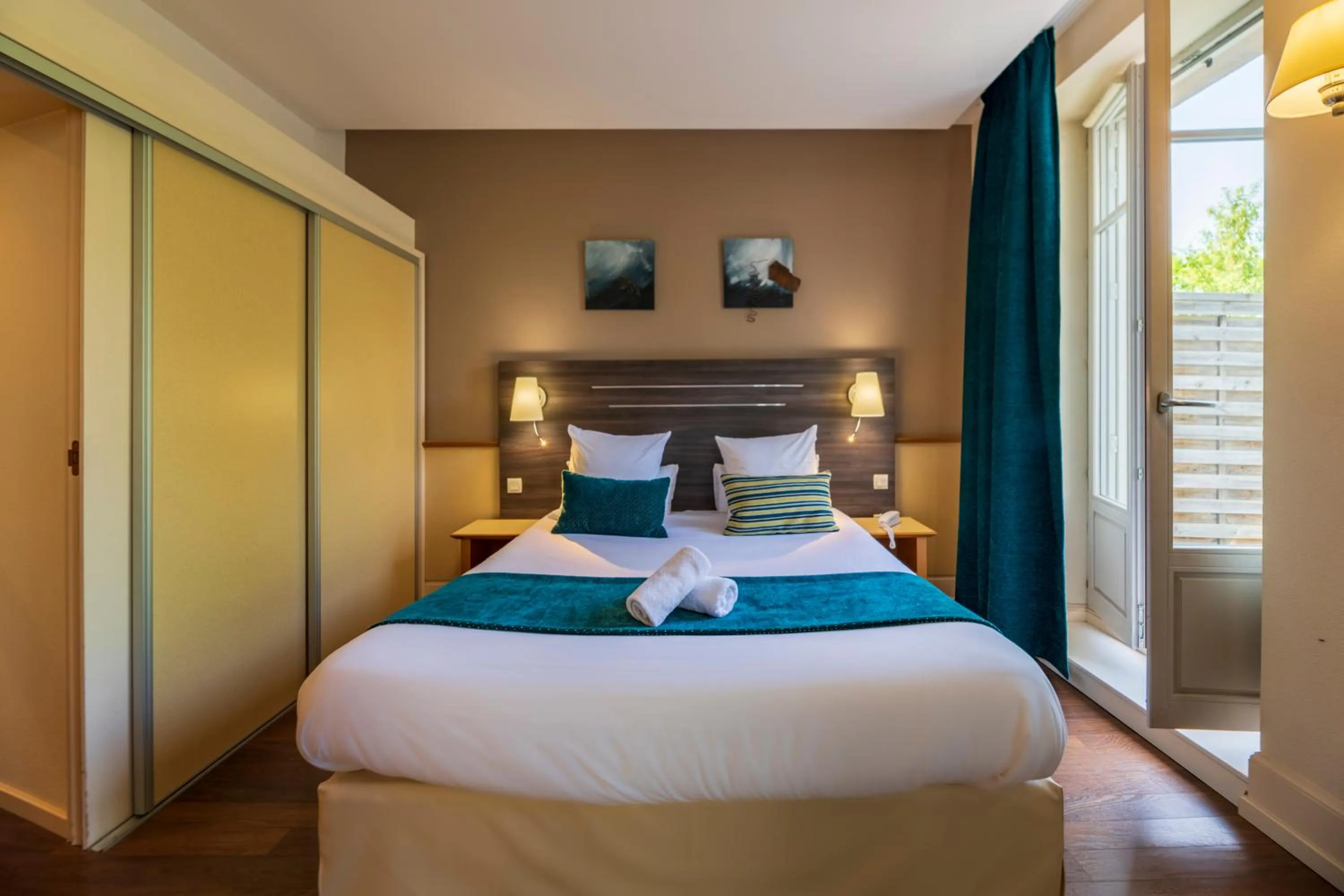 Bedroom, Bed in HOTEL CERISE - LES SOURCES Luxeuil-les-Bains