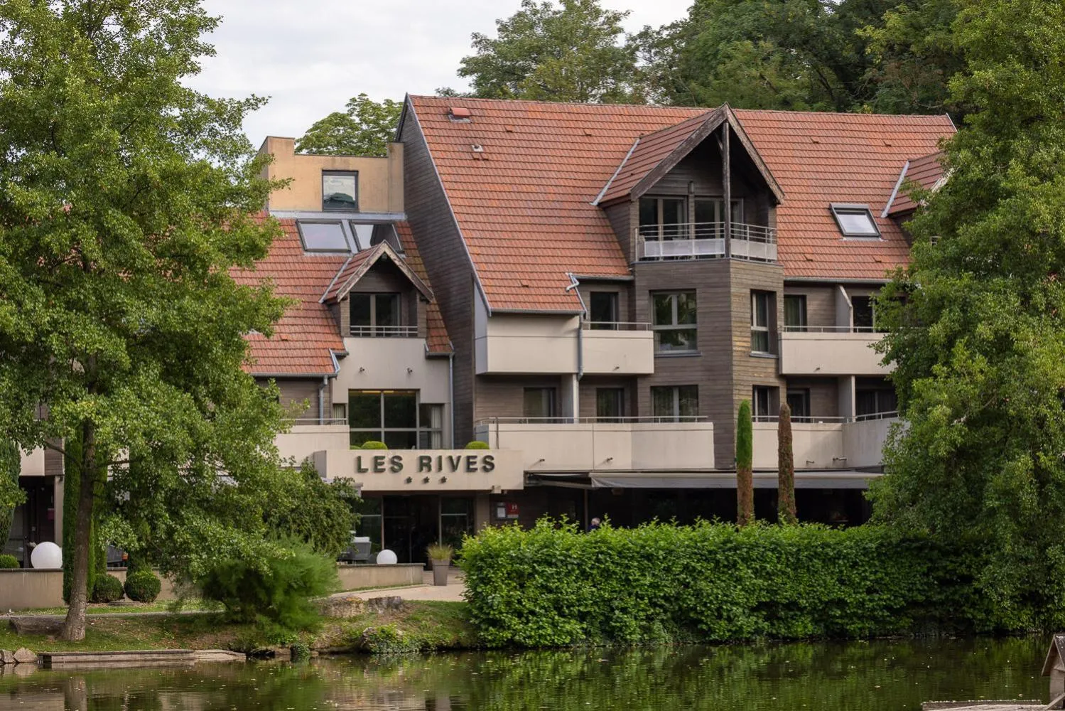 Property building in Hotel Du Lac