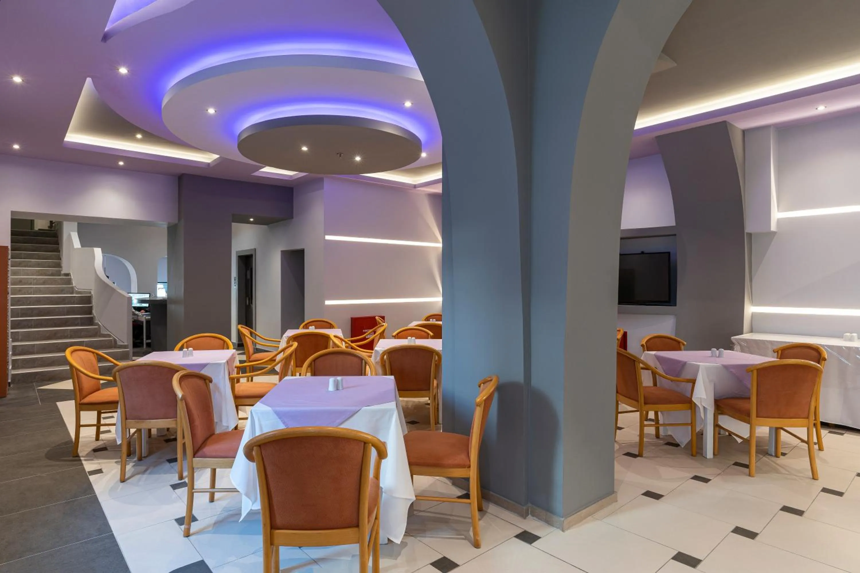 Restaurant/places to eat in N E P center Hotel Rodos