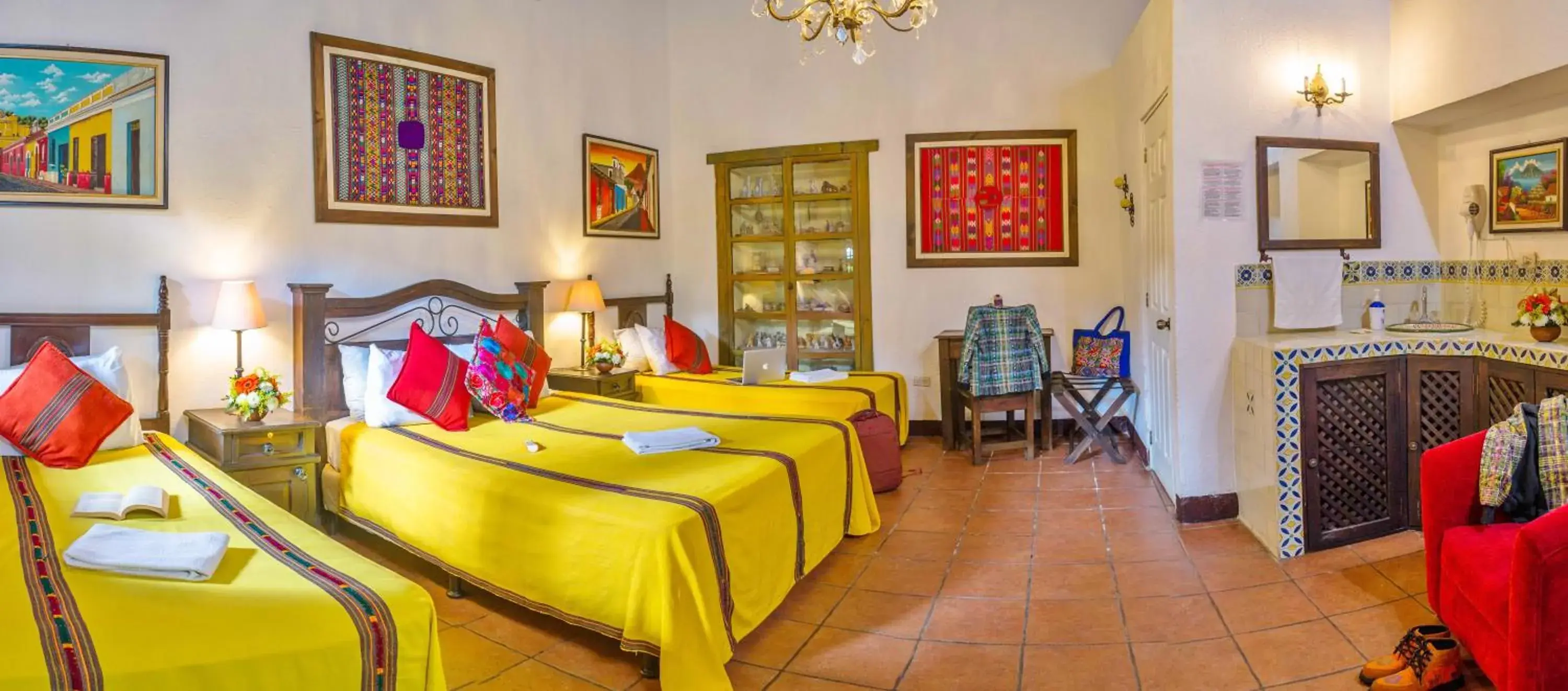 Triple Room with Bathroom in Hotel Casa Antigua by AHS Triple Room with Bathroom in Hotel Casa Antigua by AHS