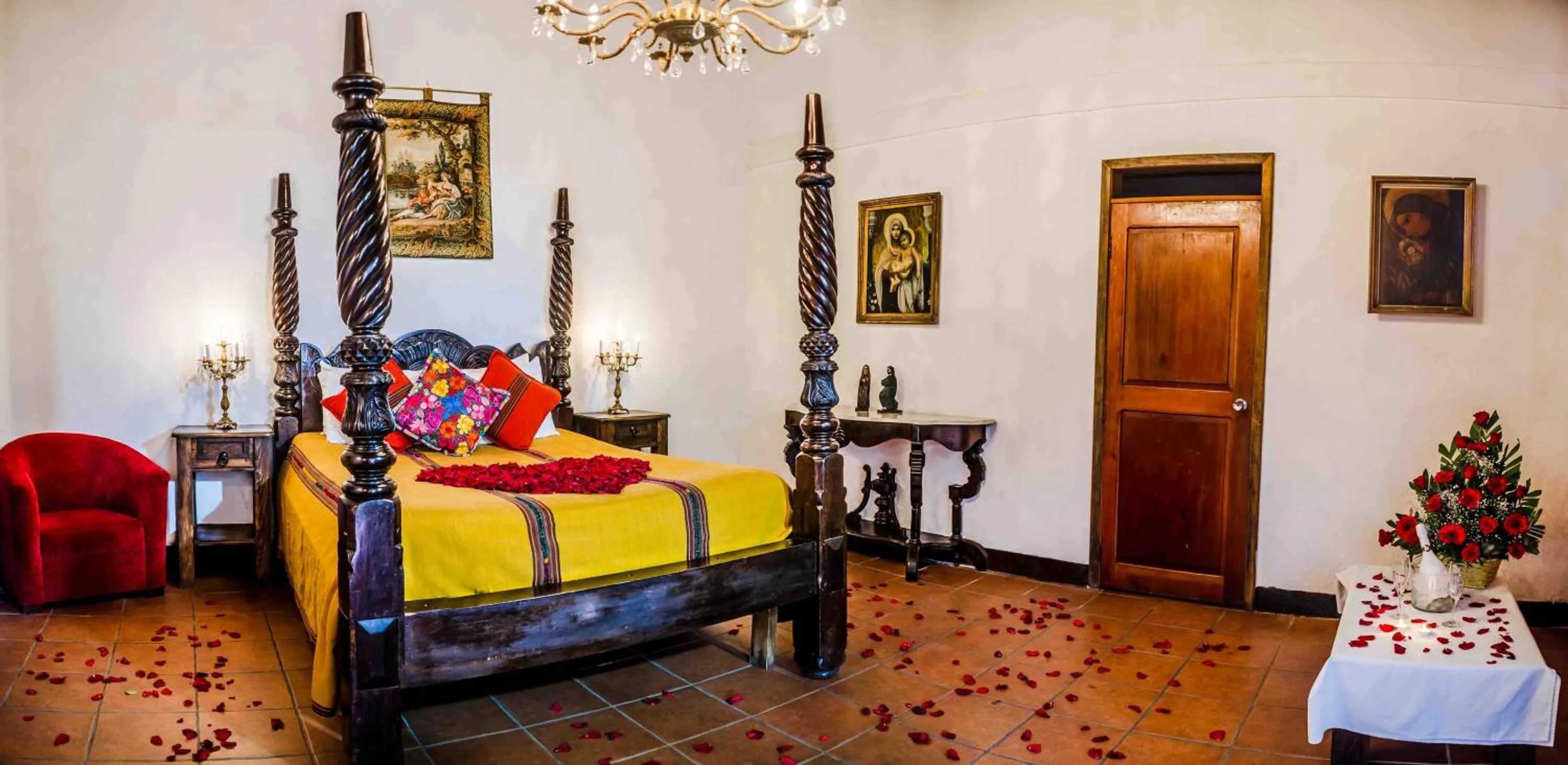 Photo of the whole room, Bed in Hotel Casa Antigua by AHS