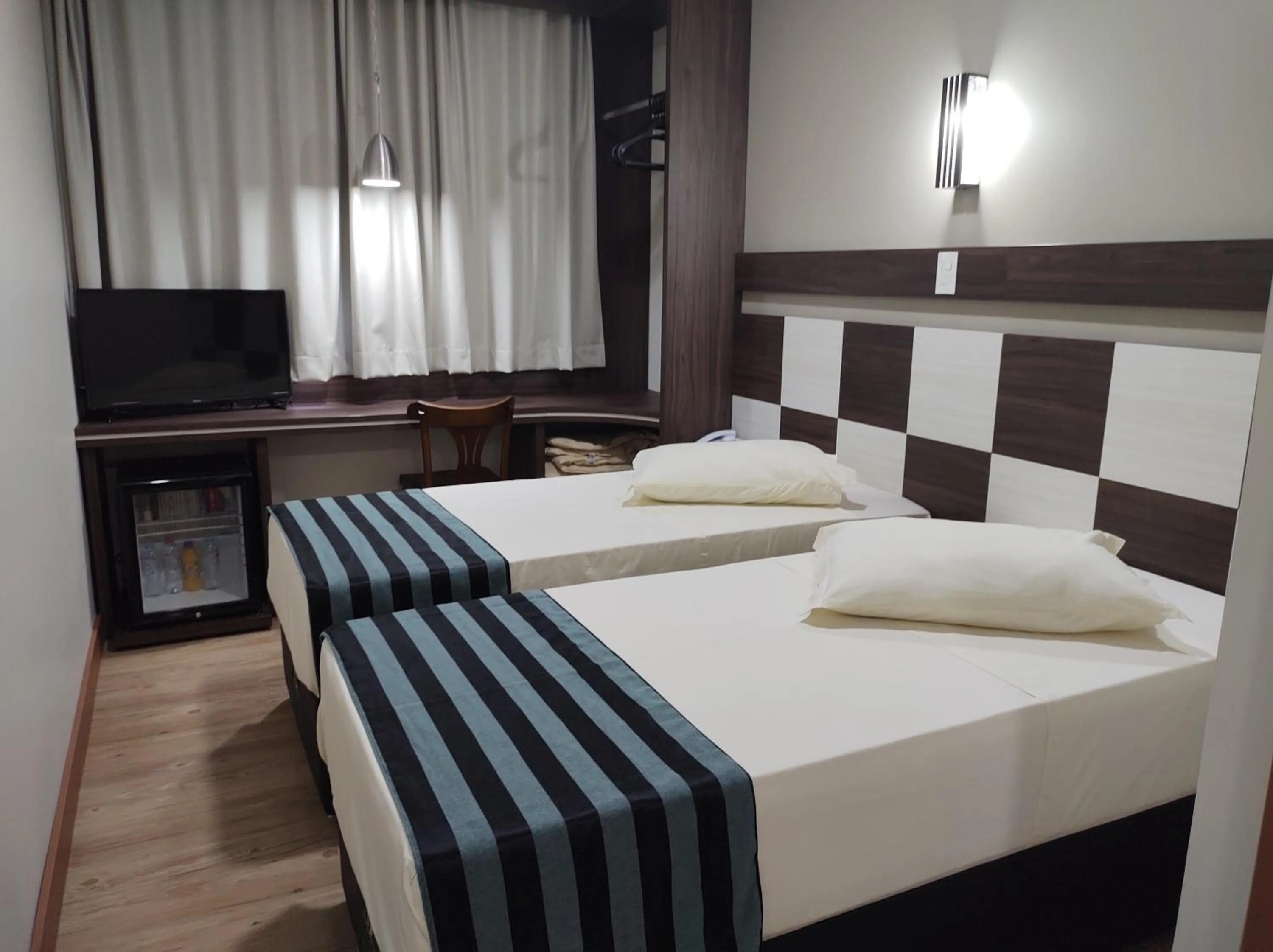 Bed in Hotel Maestro Express