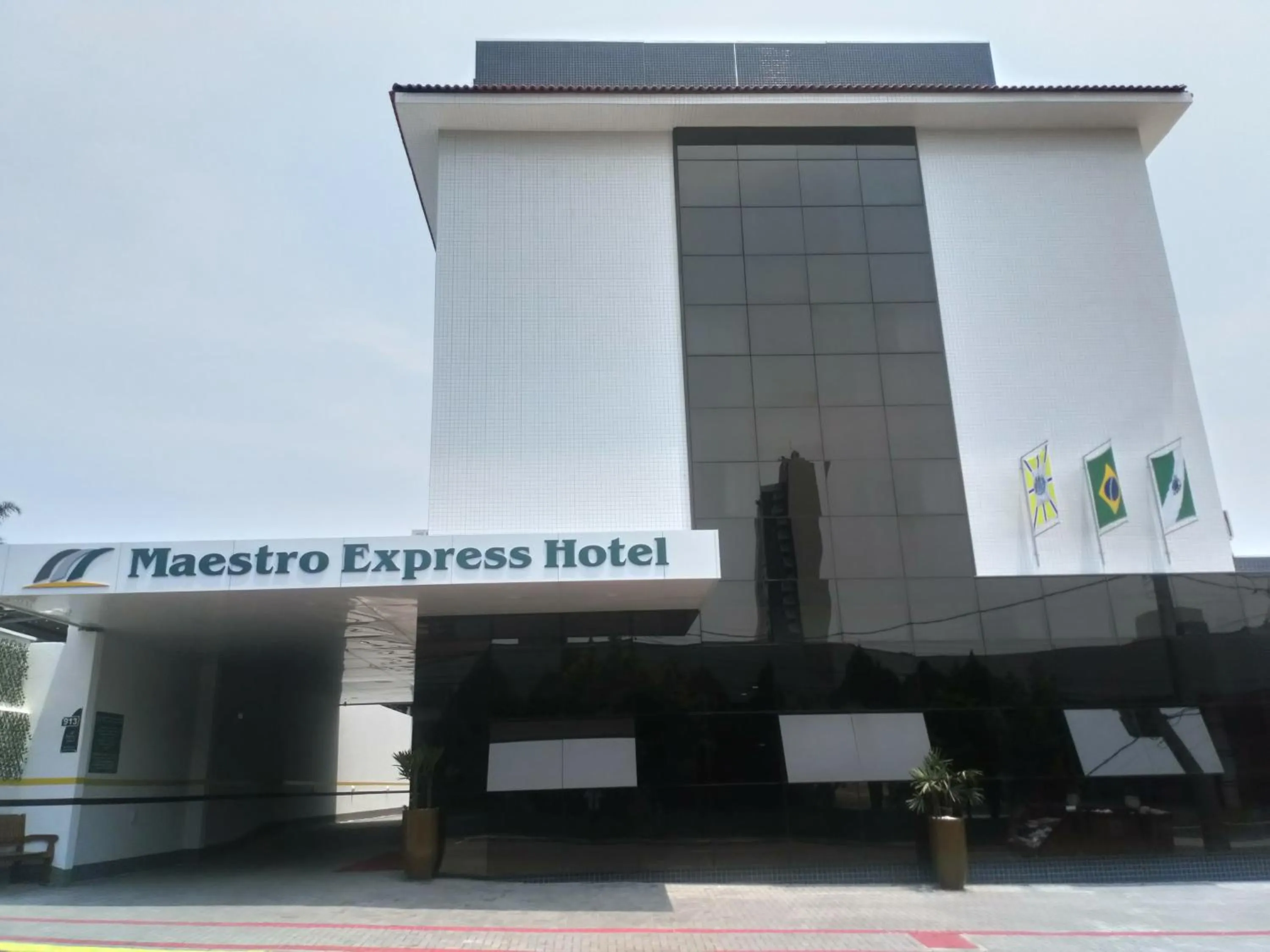 Property building in Hotel Maestro Express