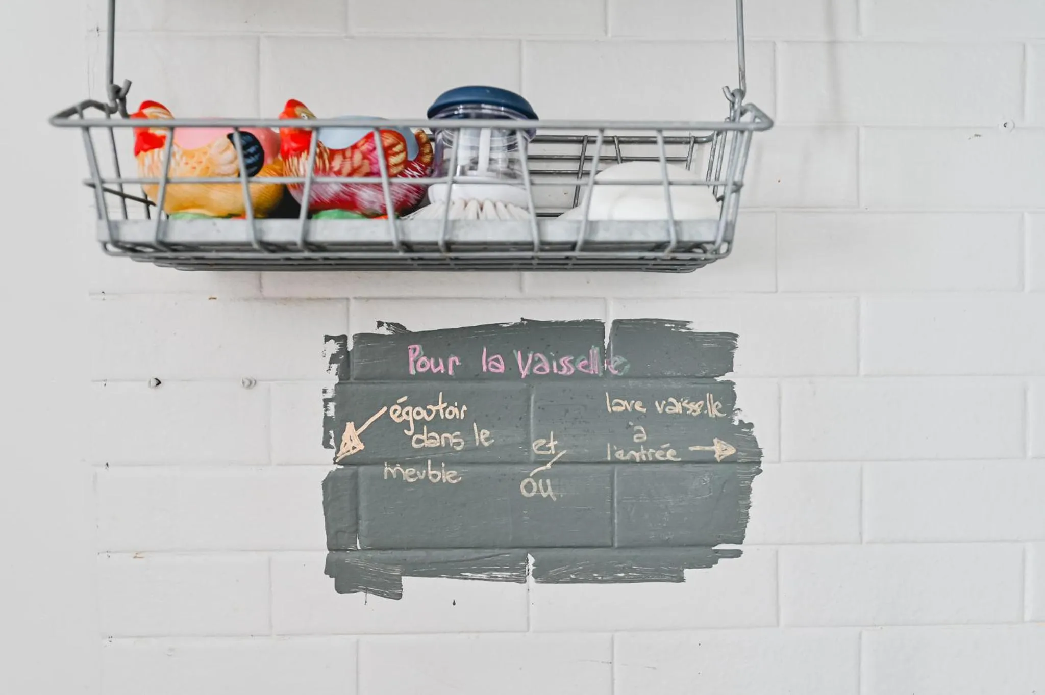 Communal kitchen in L'Auberge du QG