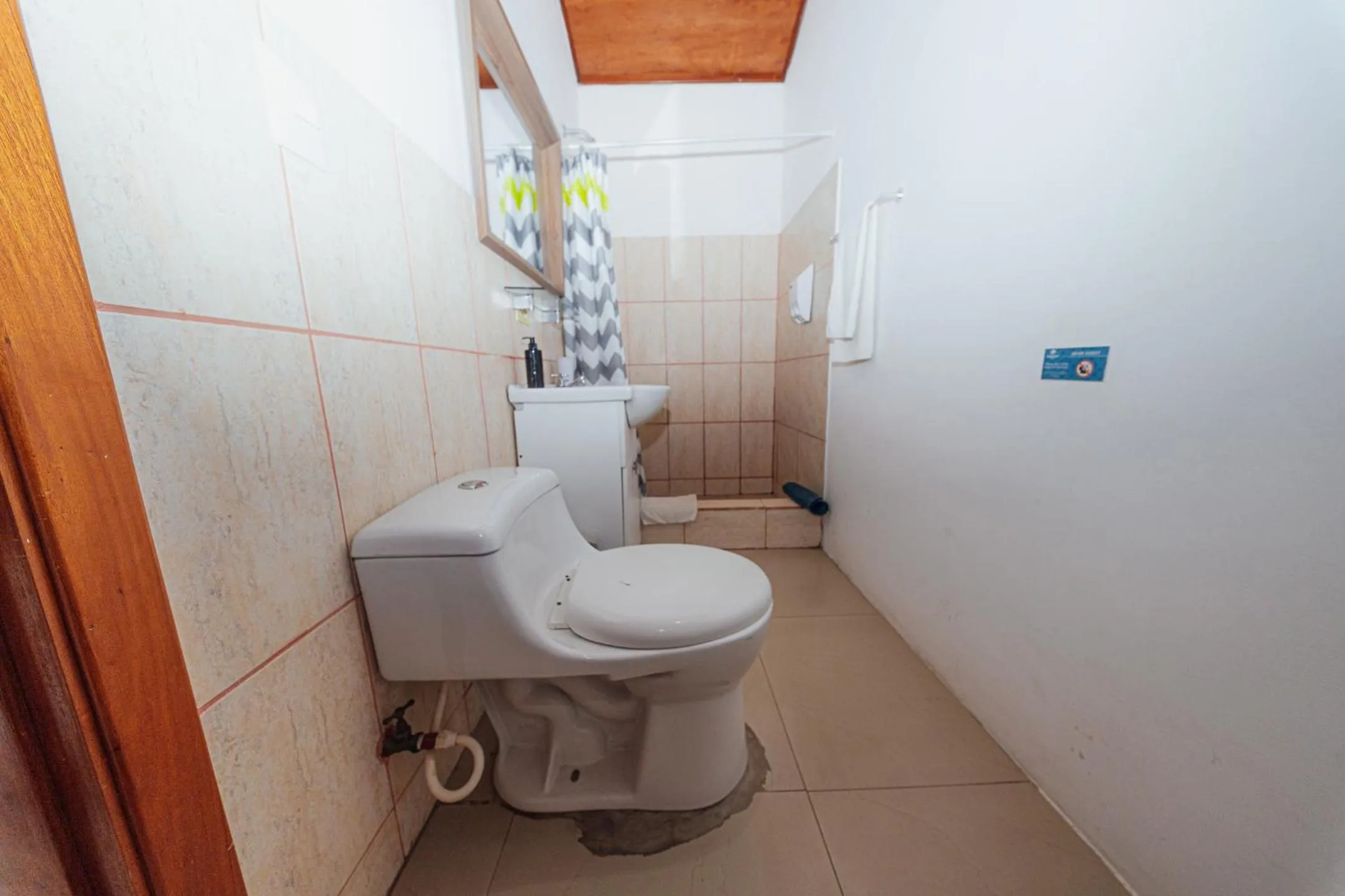 Hotel Coral Blanco with high speed internet Starlink and Galapagos Tour Operator