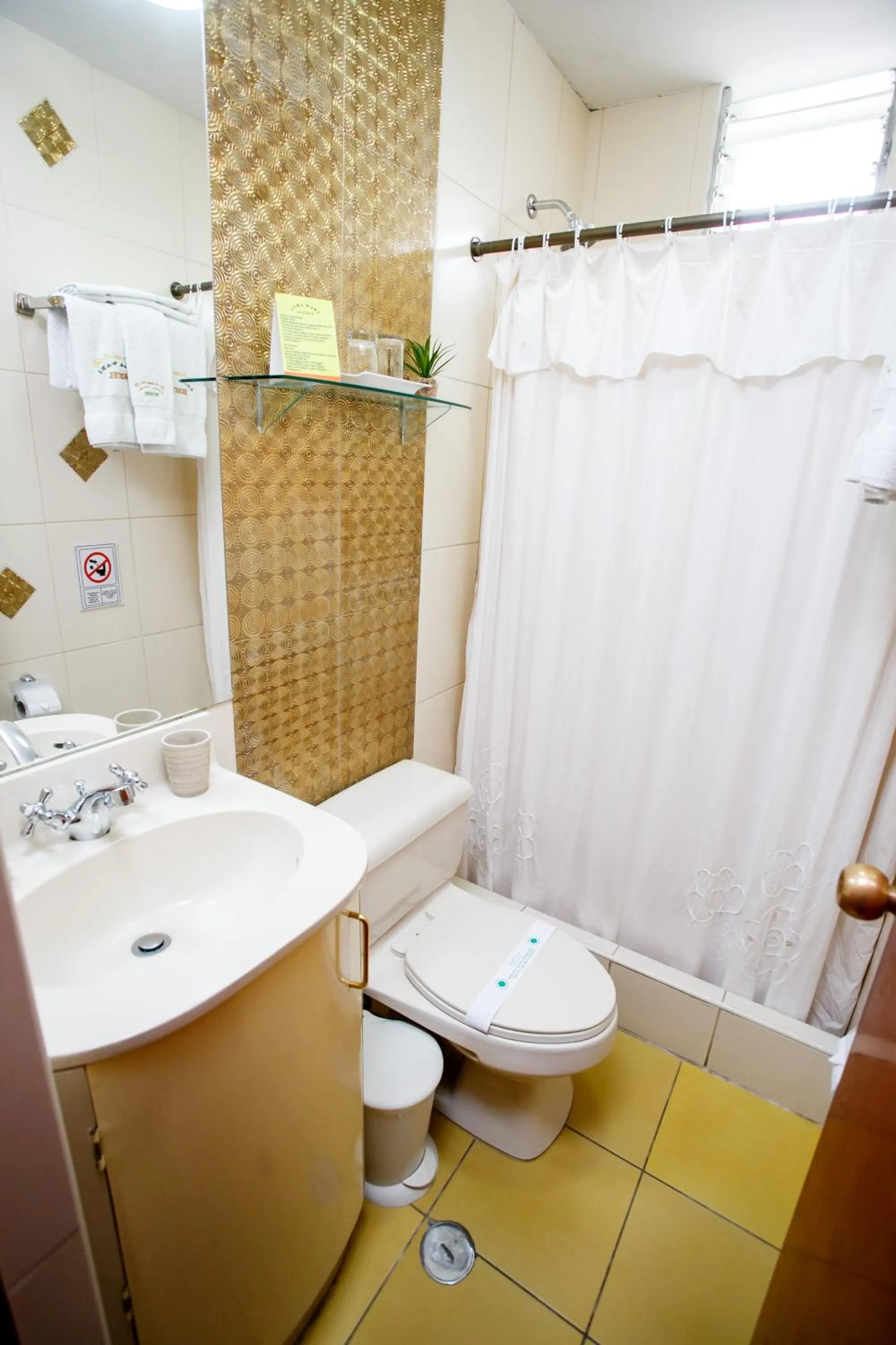 Shower in Lima Wari Hotel Boutique