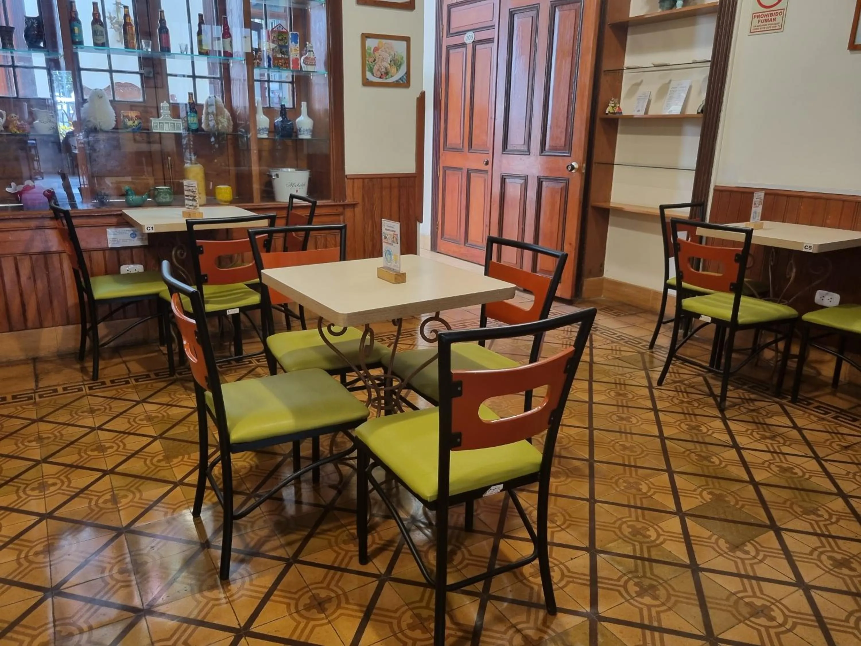 Restaurant/places to eat in Lima Wari Hotel Boutique
