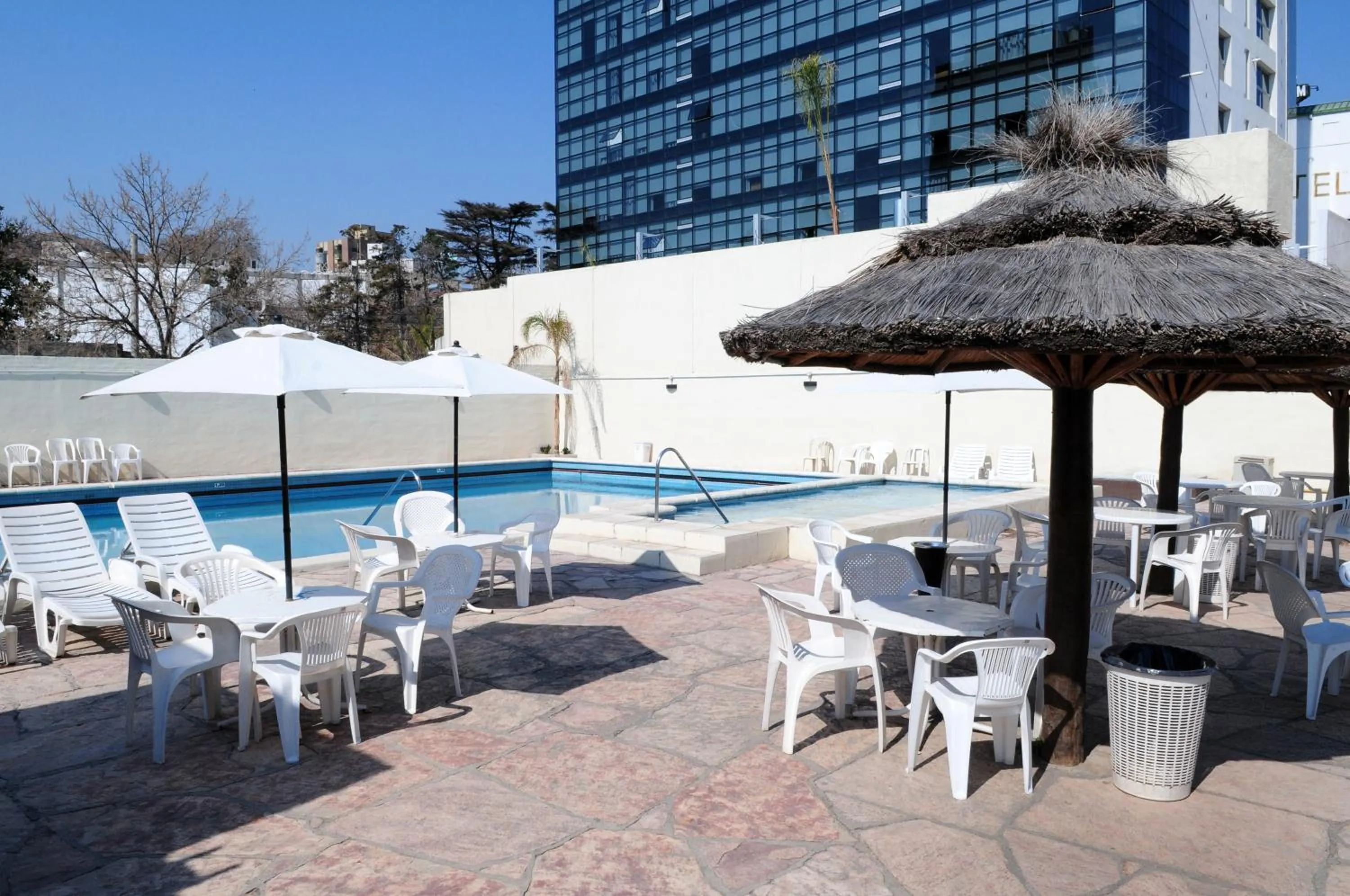 Swimming pool in Hotel Presidente