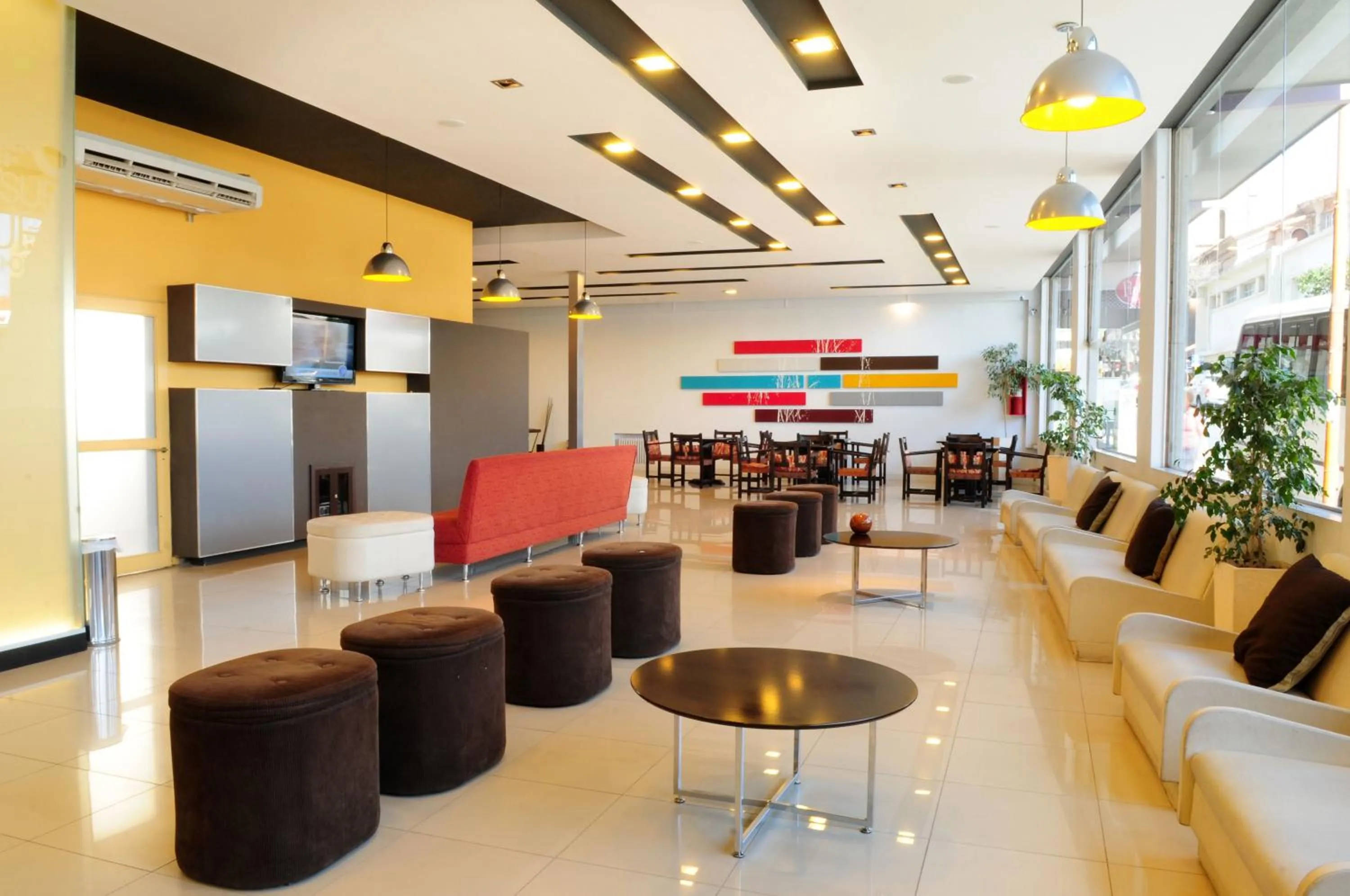 Communal lounge/ TV room in Hotel Presidente