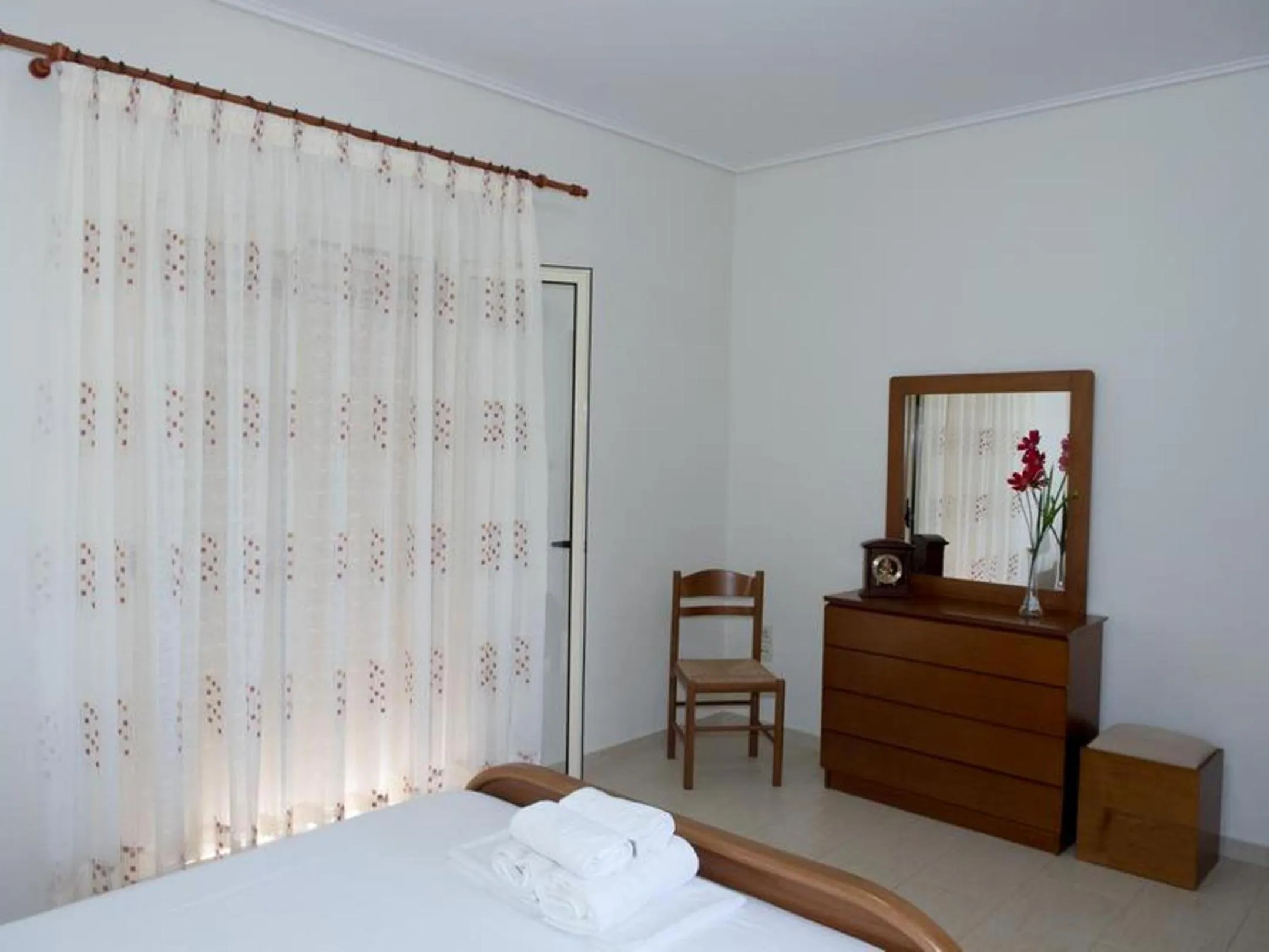 Seating area, Bed in Manoleas Villas - Apartment 6