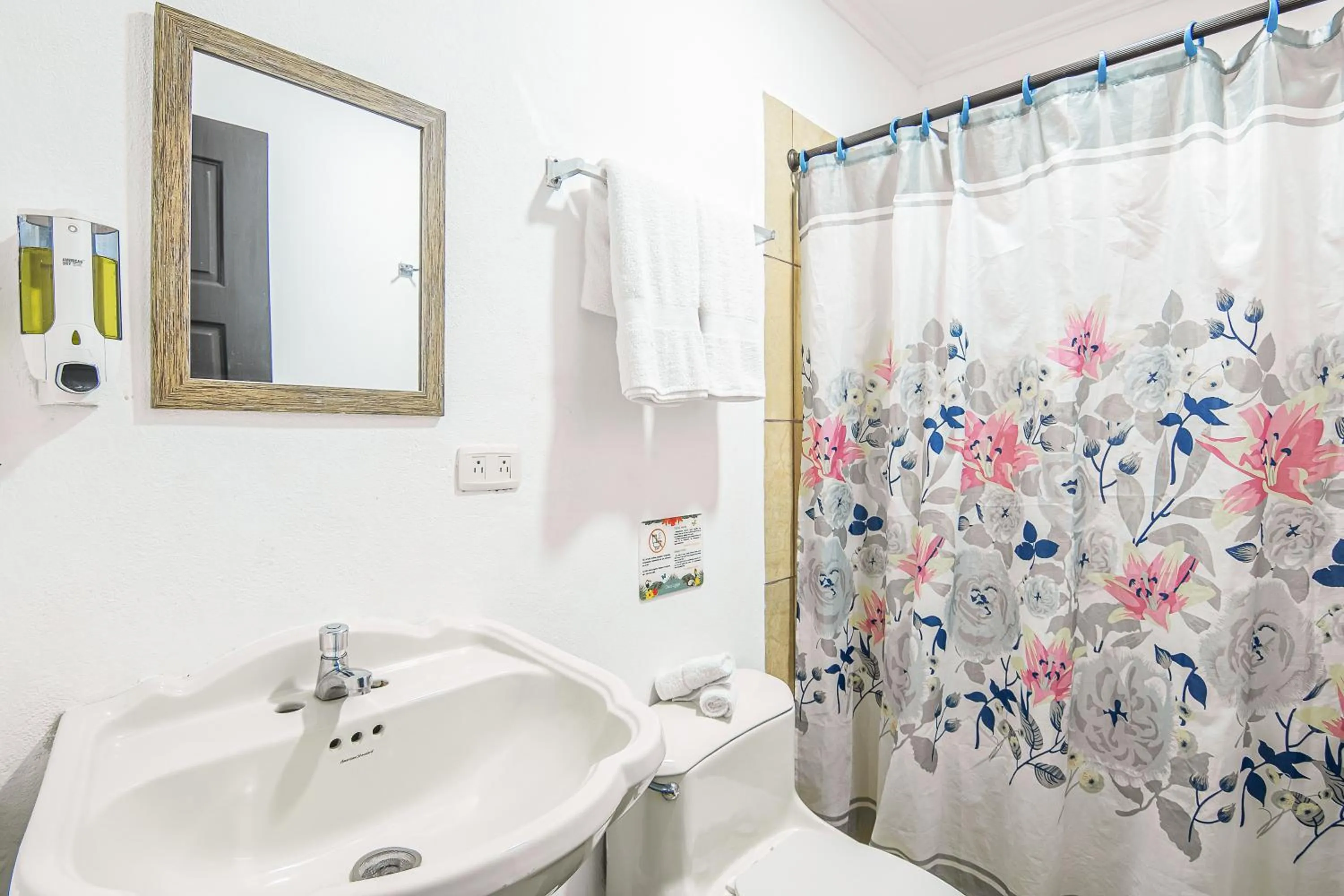 Bathroom in Jaco Lodge Quiet Place