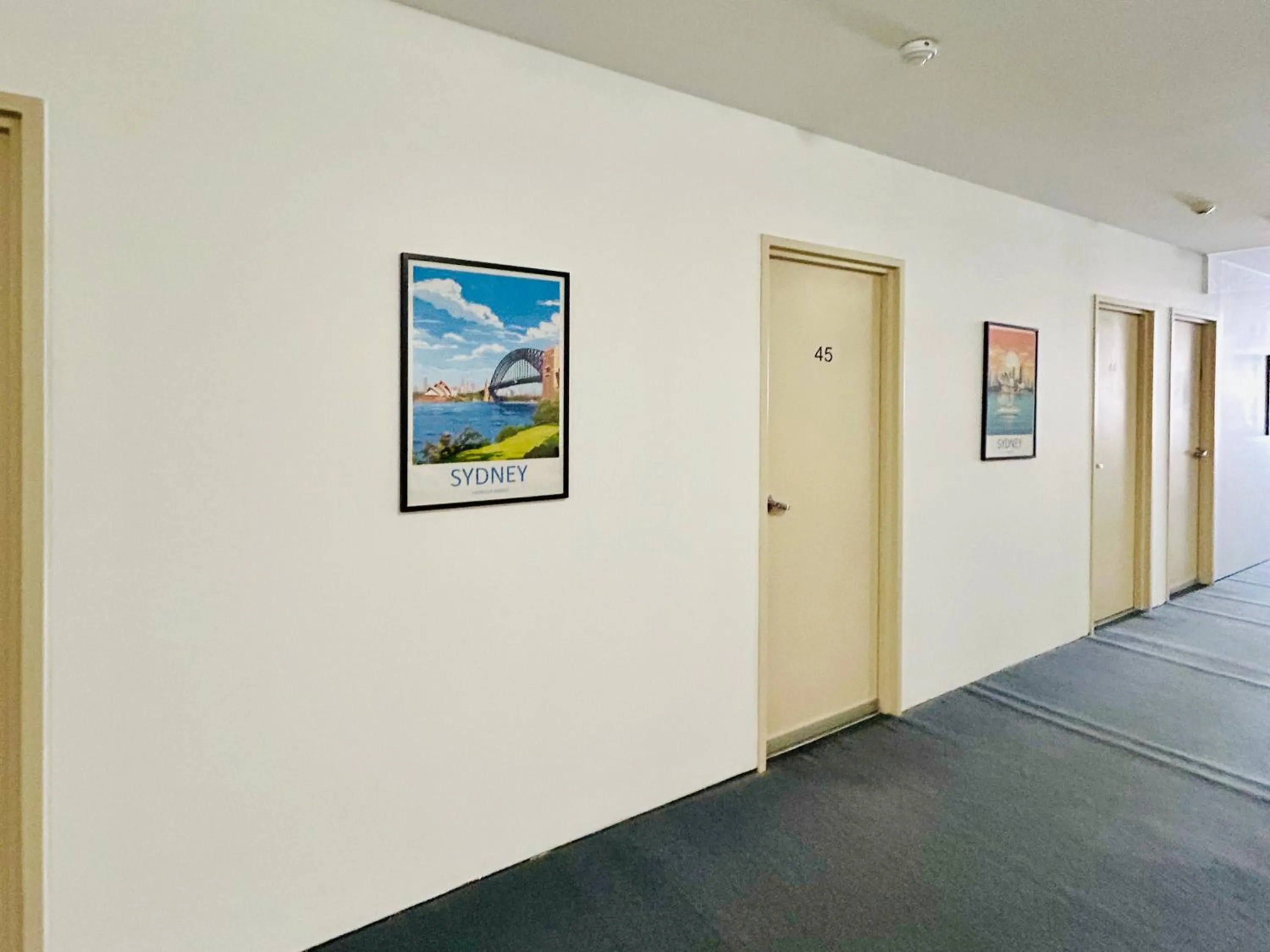 Communal lounge/ TV room in Siesta Sydney