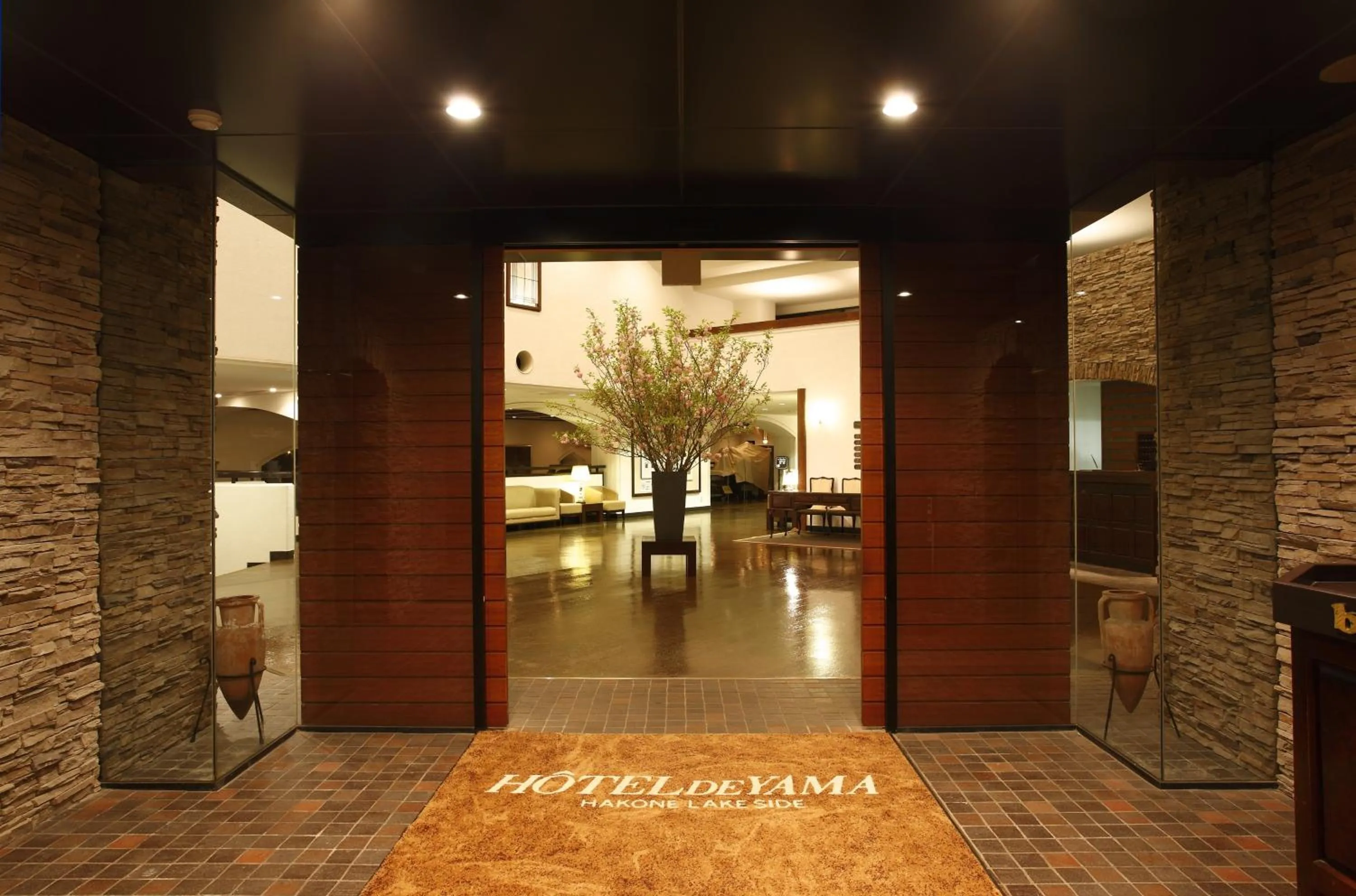 Facade/entrance in Odakyu Hotel de Yama