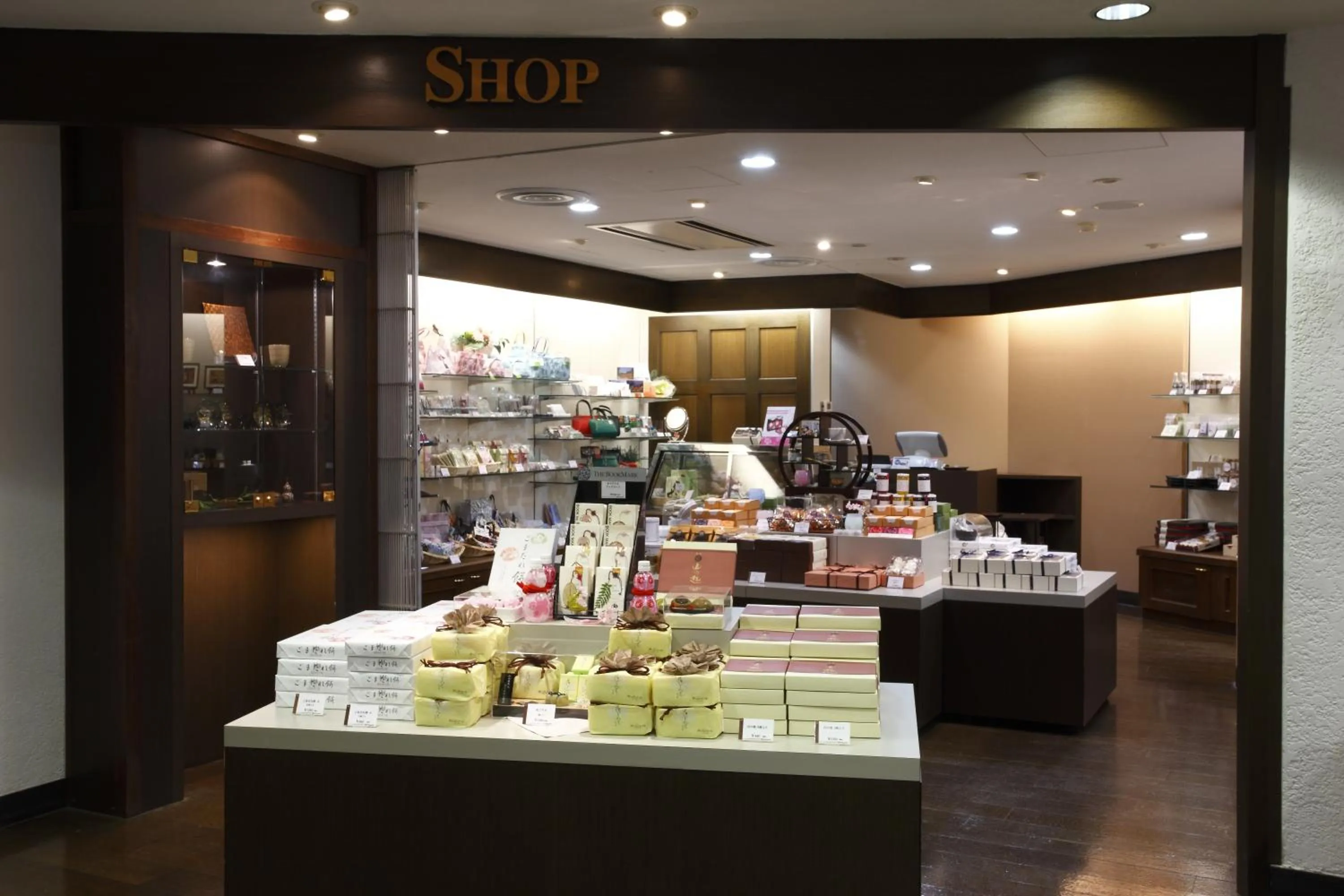 On-site shops in Odakyu Hotel de Yama
