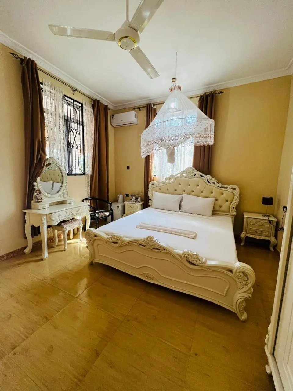 Photo of the whole room in Boshowa Villas