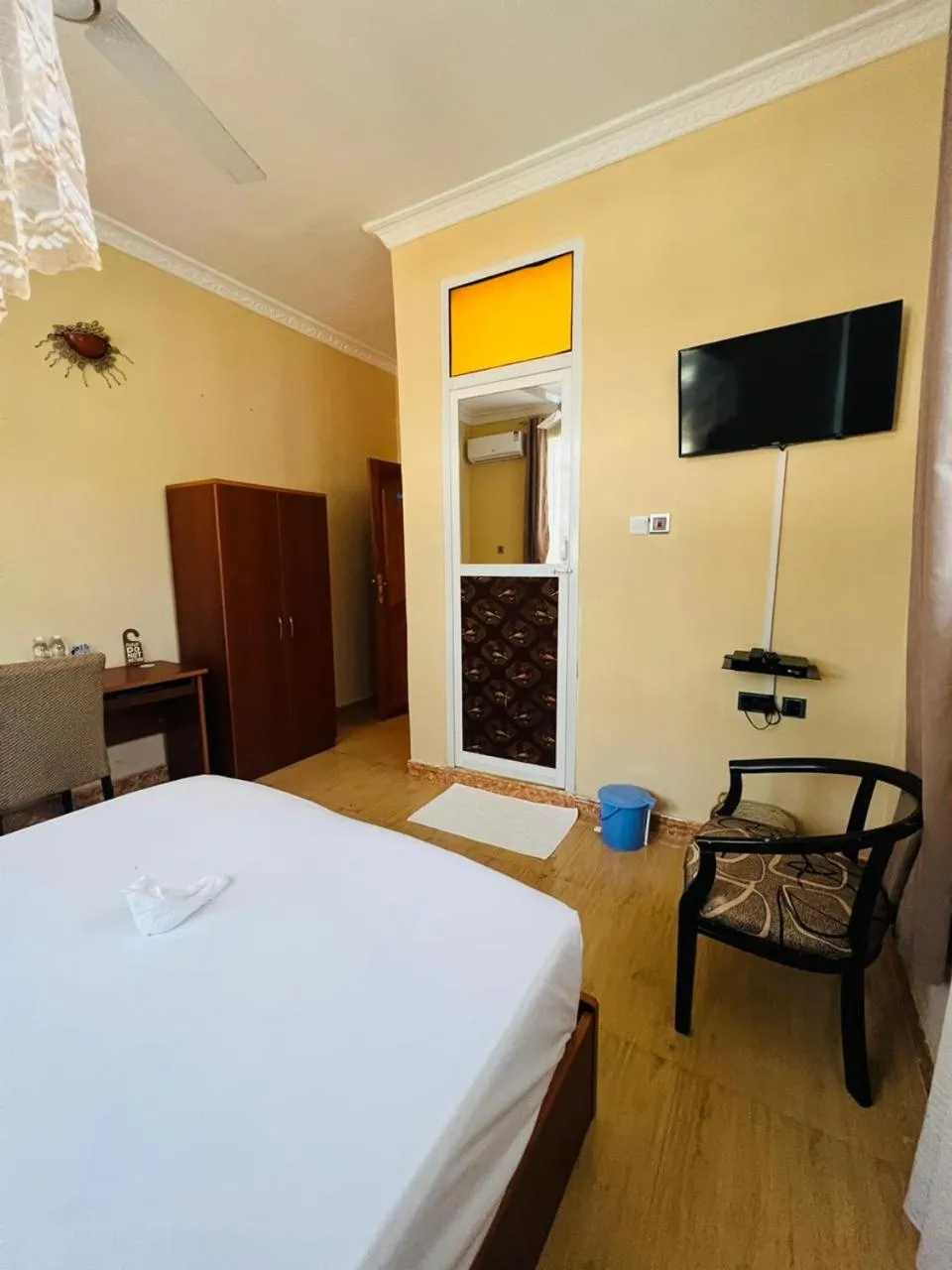 Photo of the whole room in Boshowa Villas