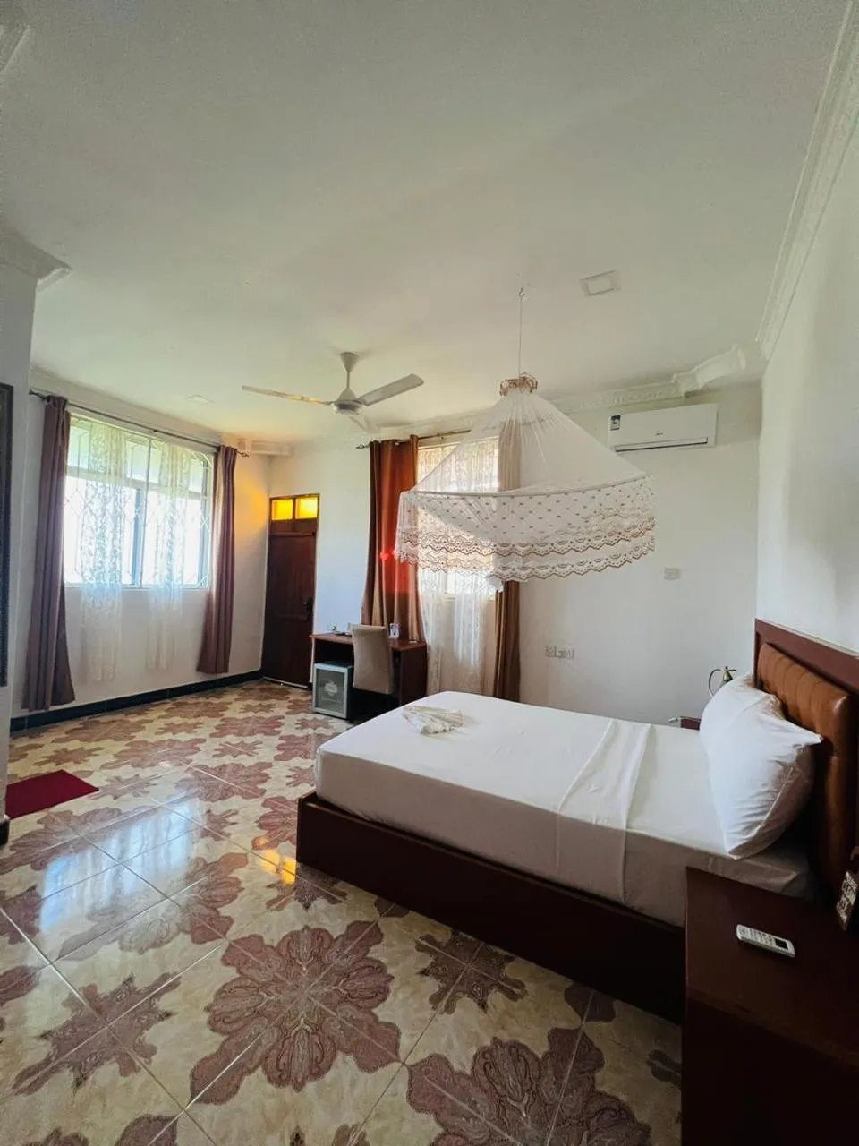 Photo of the whole room in Boshowa Villas