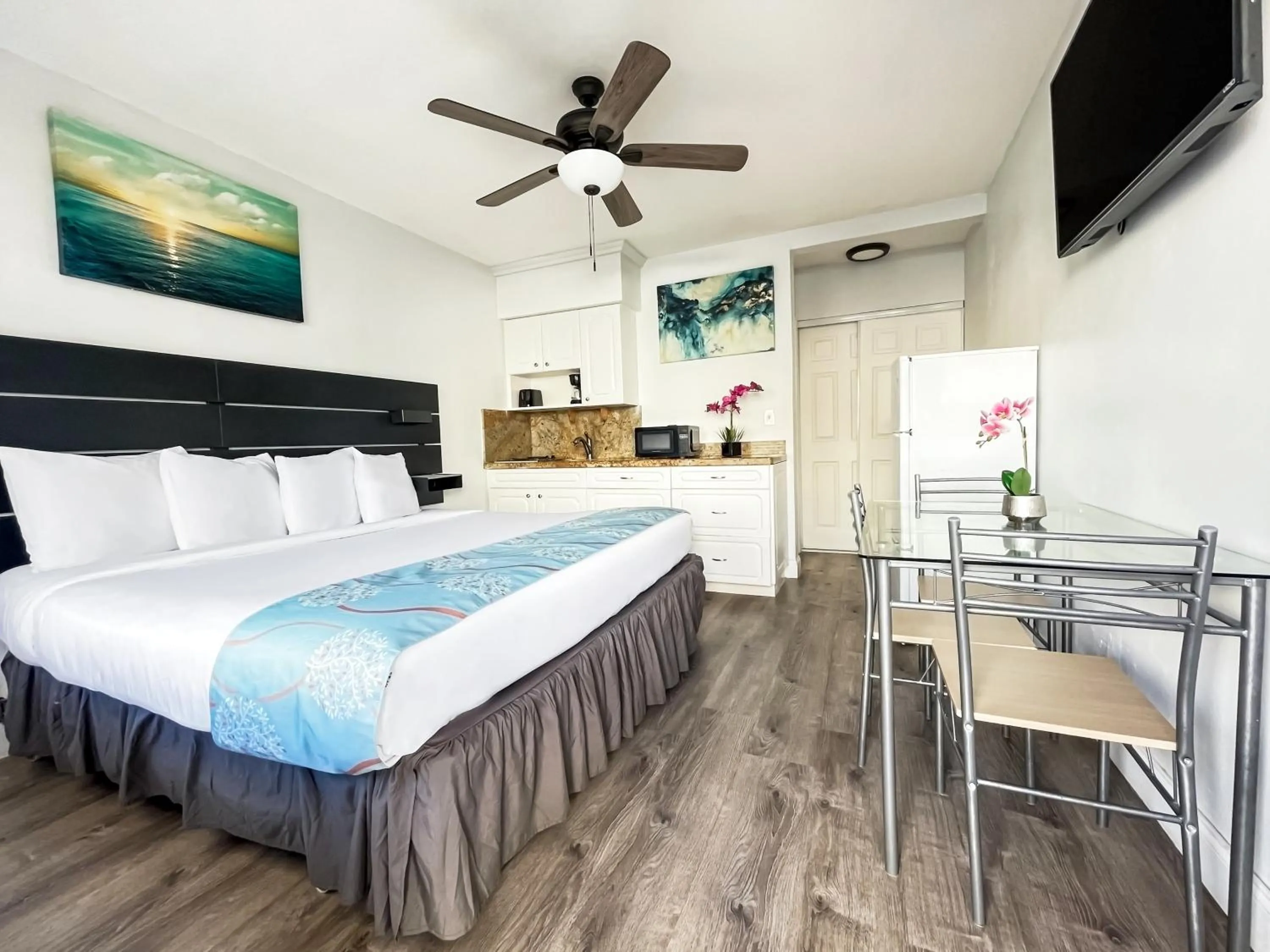 TV and multimedia, Bed in The Flamingo