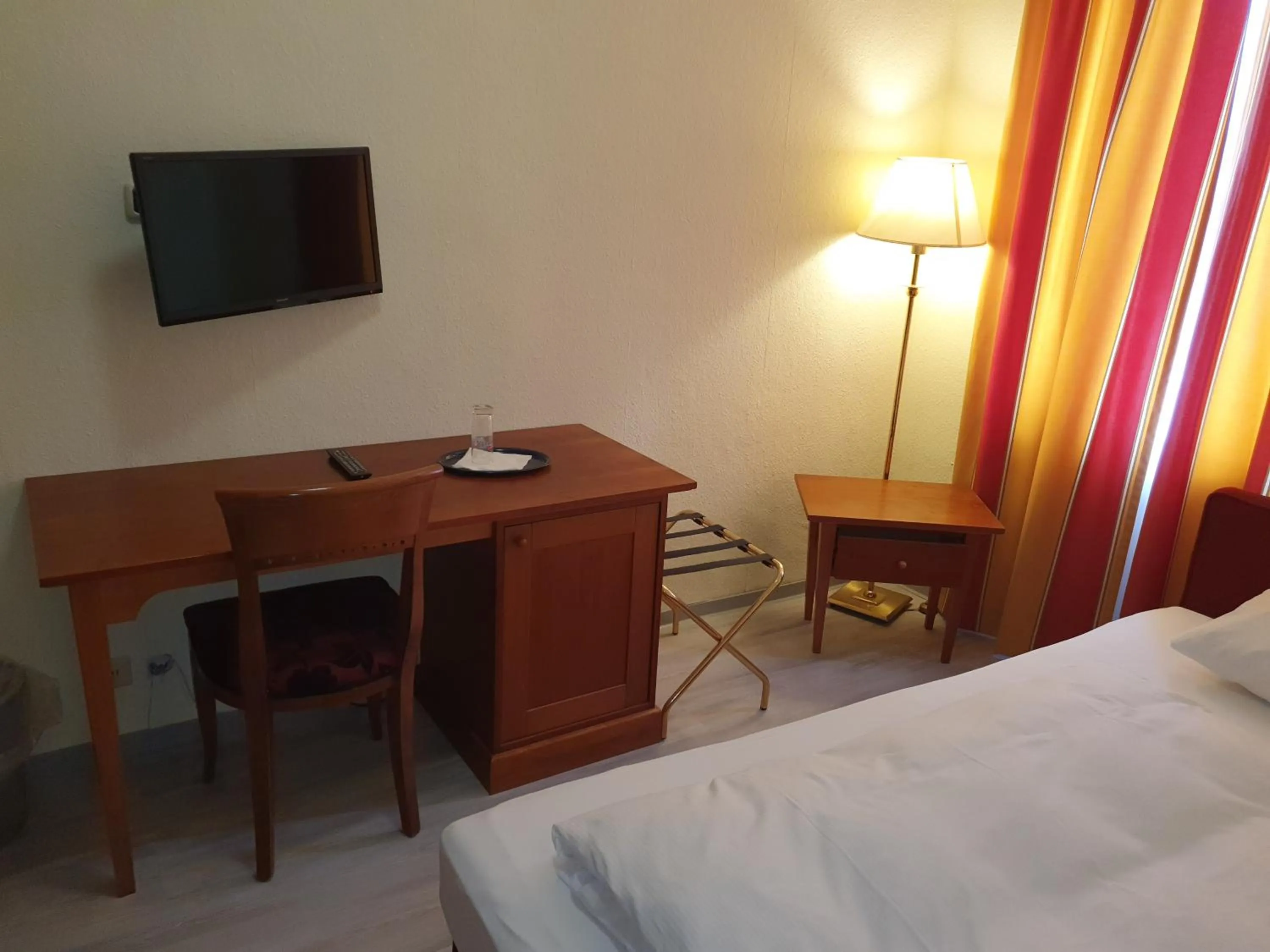 TV and multimedia, TV/Entertainment Center in Hotel-Events Adlerpalast