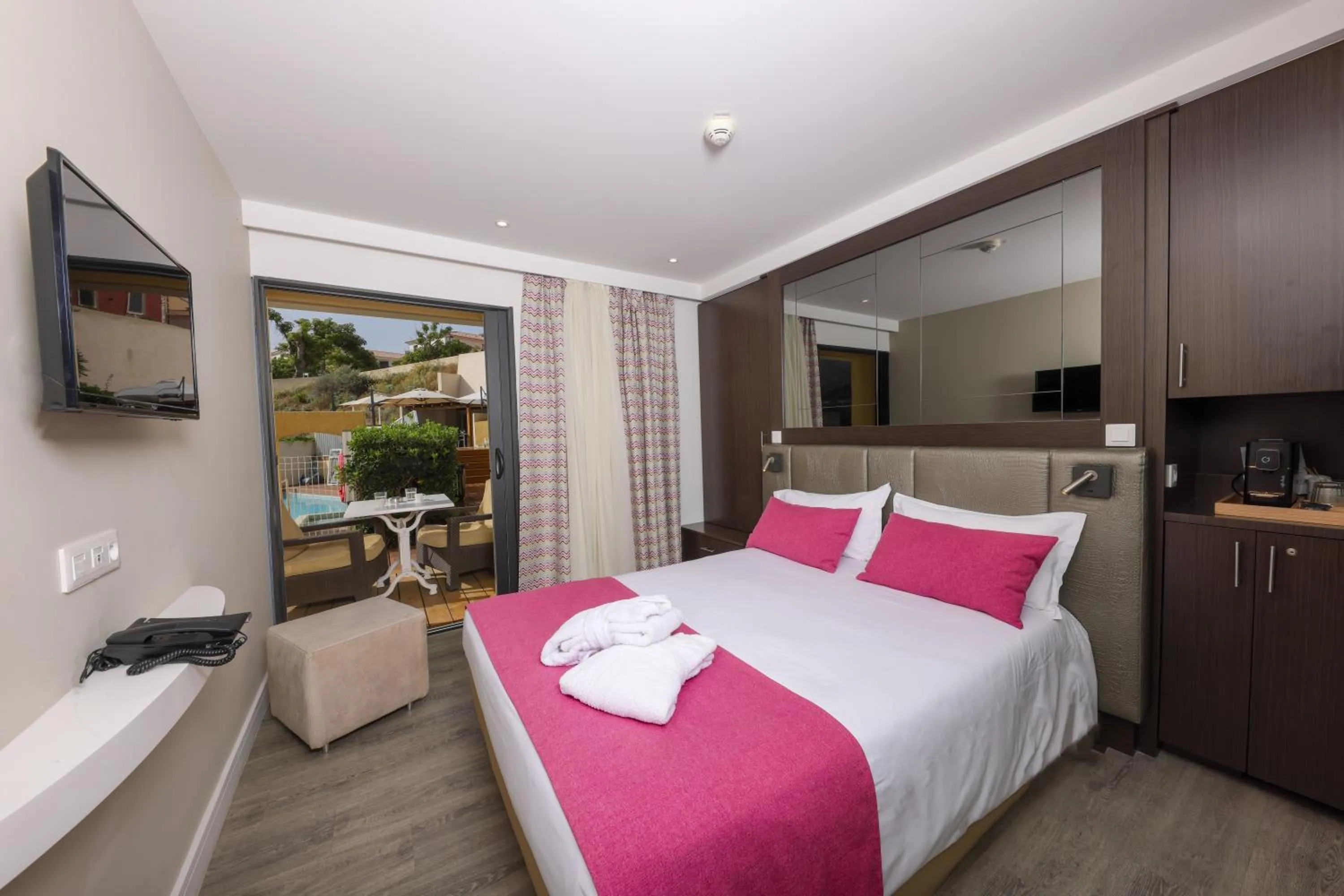 Photo of the whole room in Hotel Saint Christophe