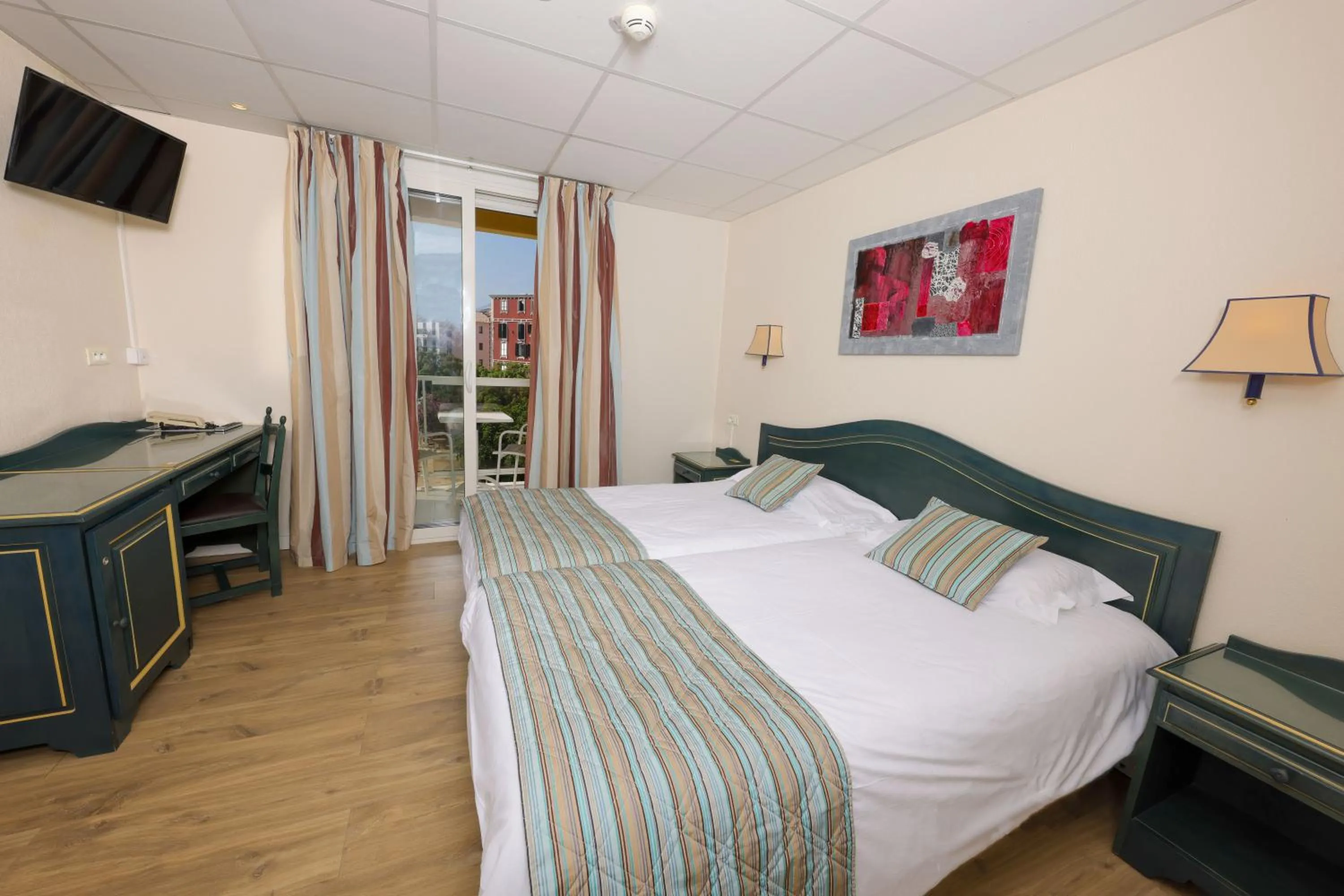 Photo of the whole room in Hotel Saint Christophe