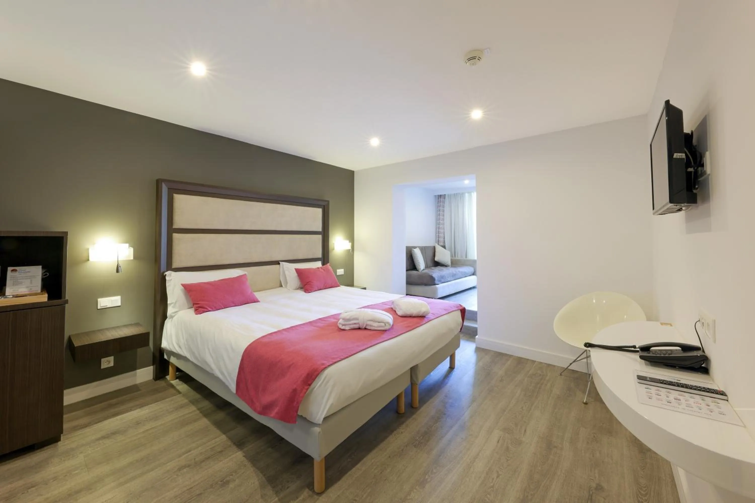 Photo of the whole room in Hotel Saint Christophe