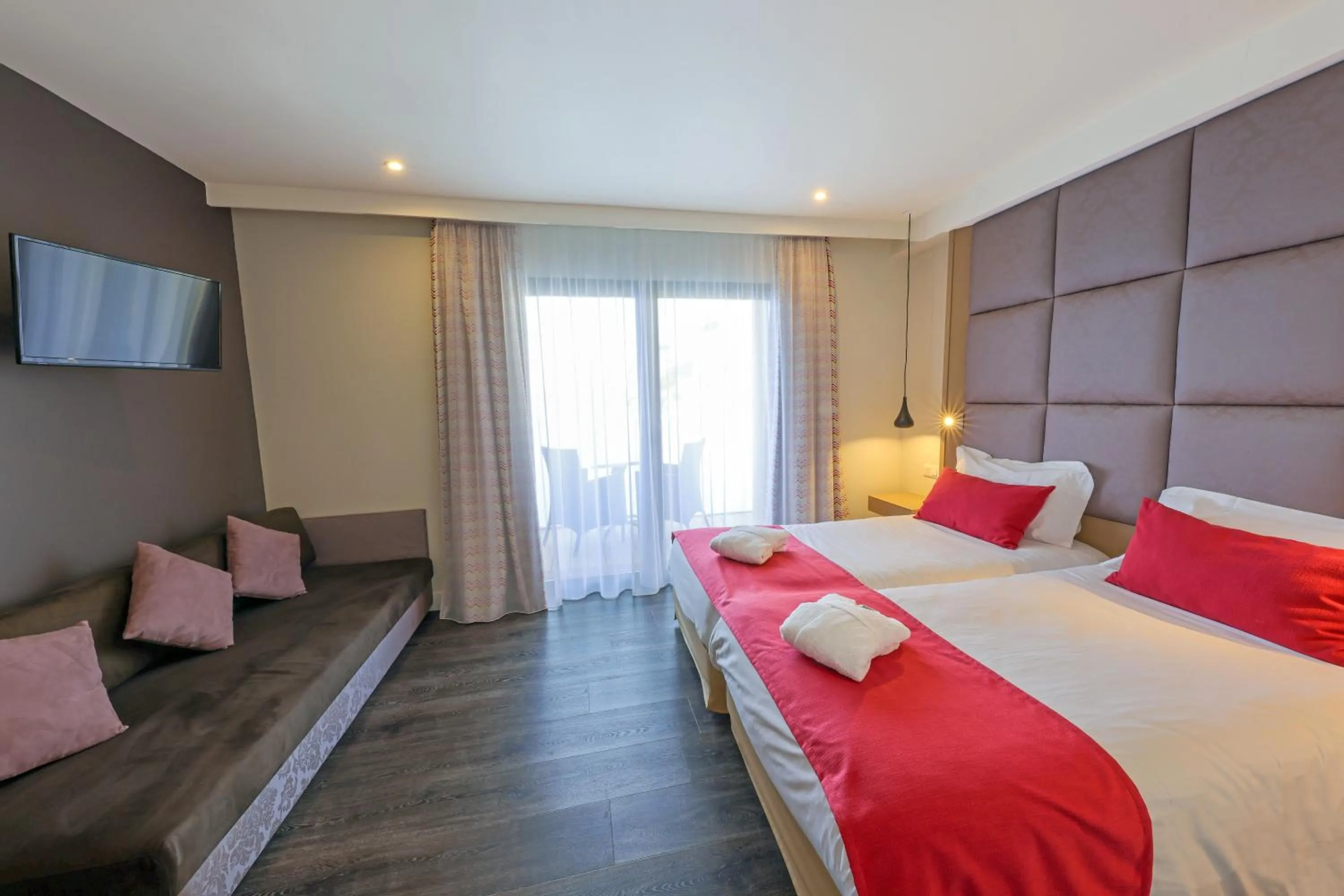 Photo of the whole room in Hotel Saint Christophe