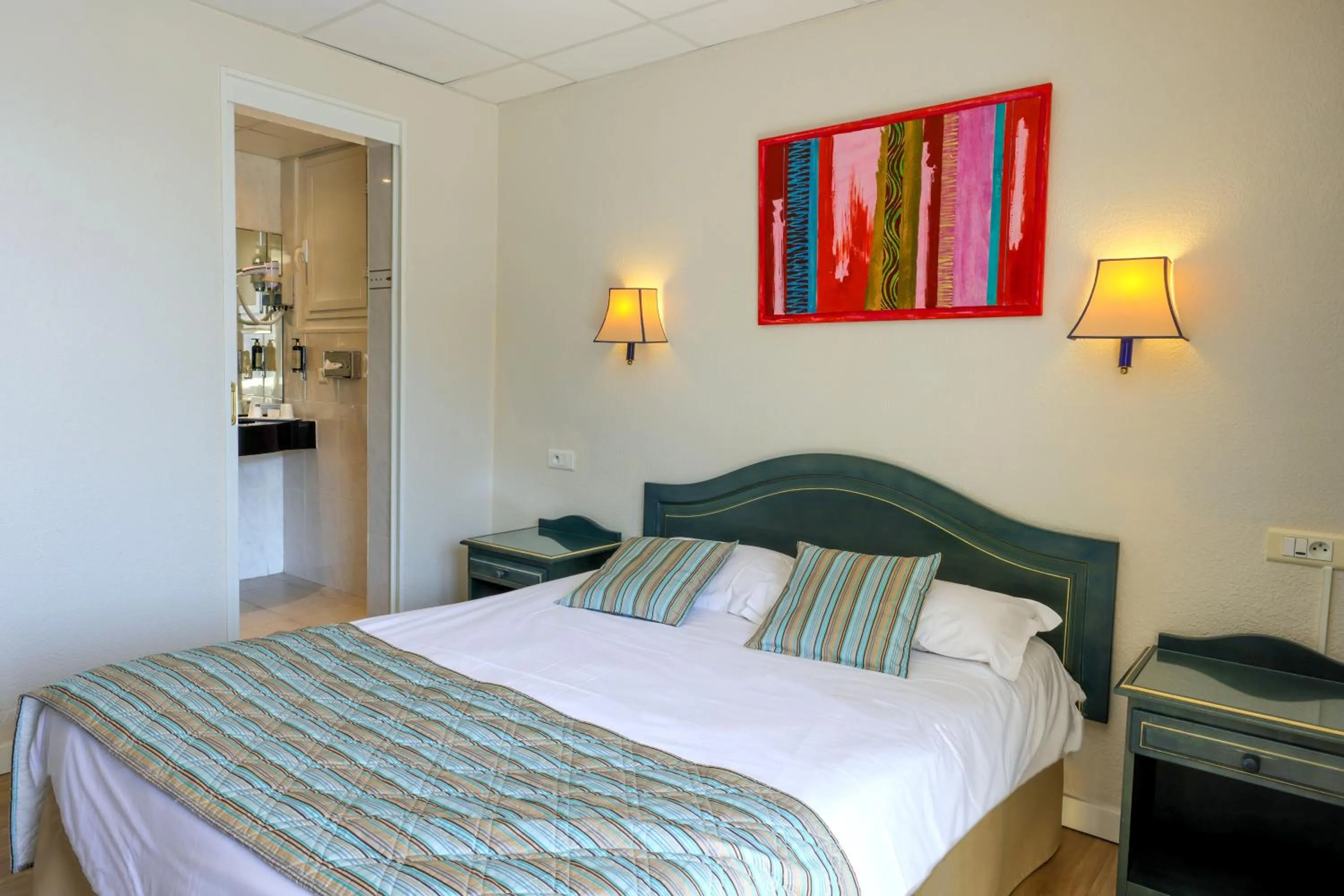 Photo of the whole room in Hotel Saint Christophe