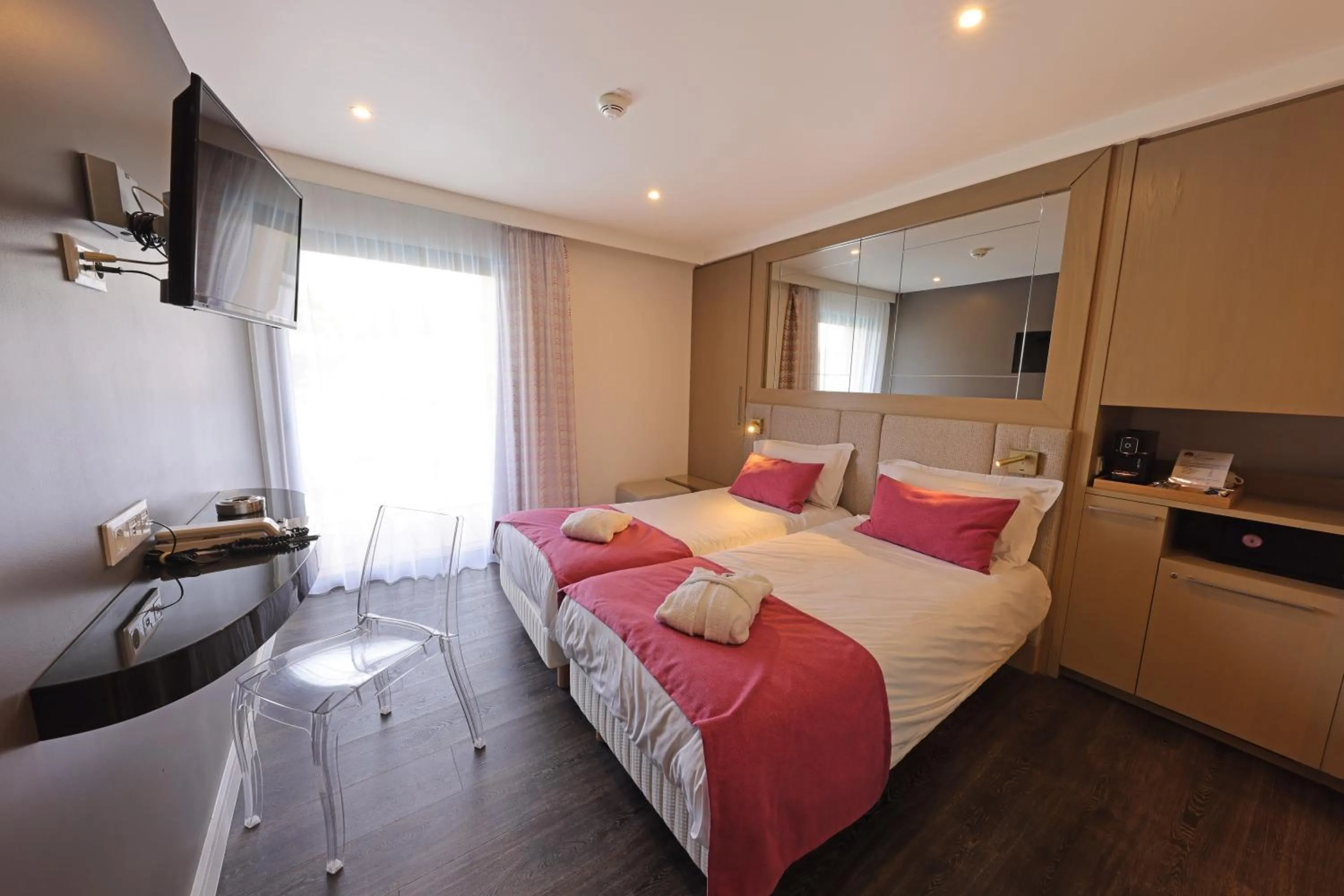 Photo of the whole room in Hotel Saint Christophe