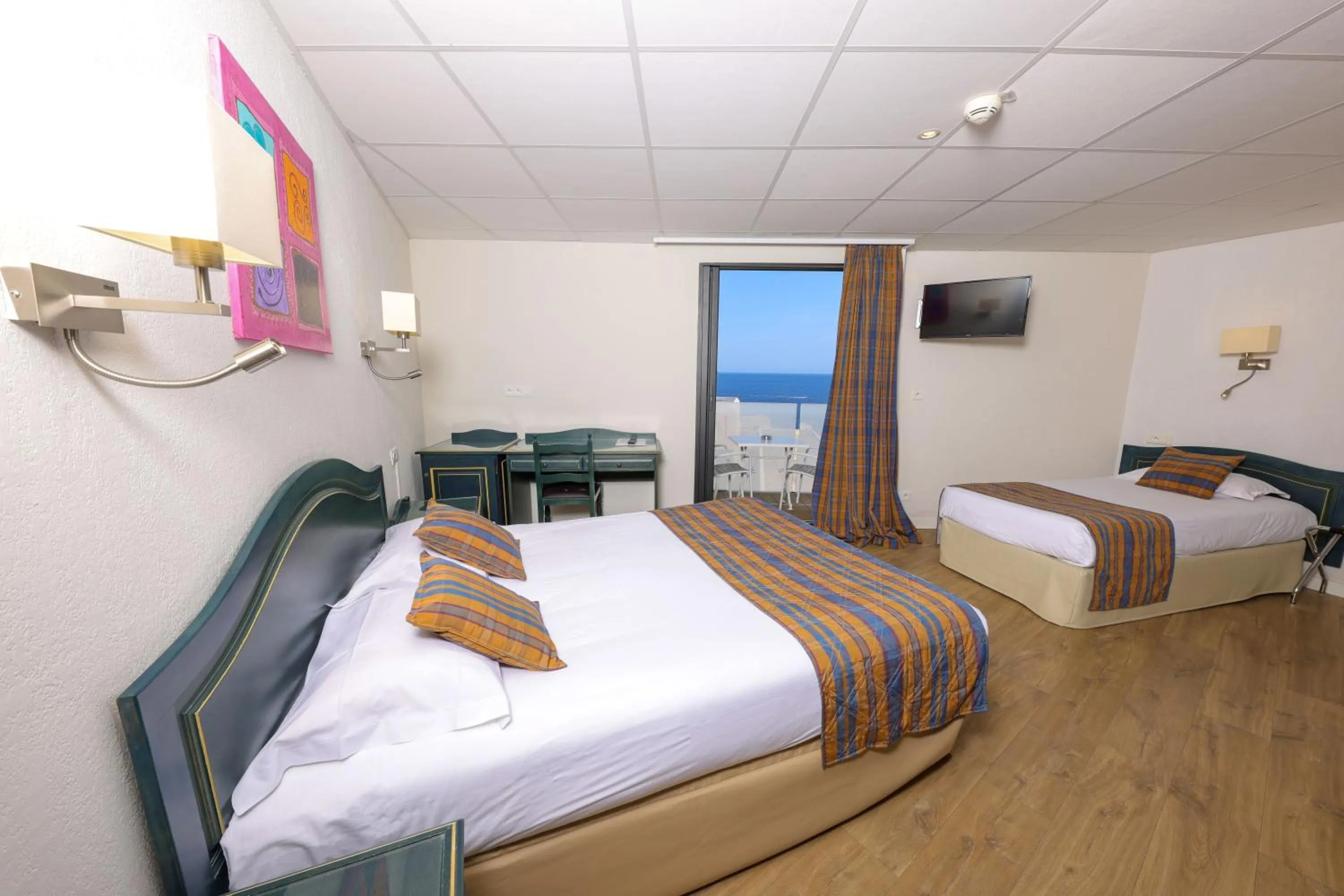 Photo of the whole room in Hotel Saint Christophe