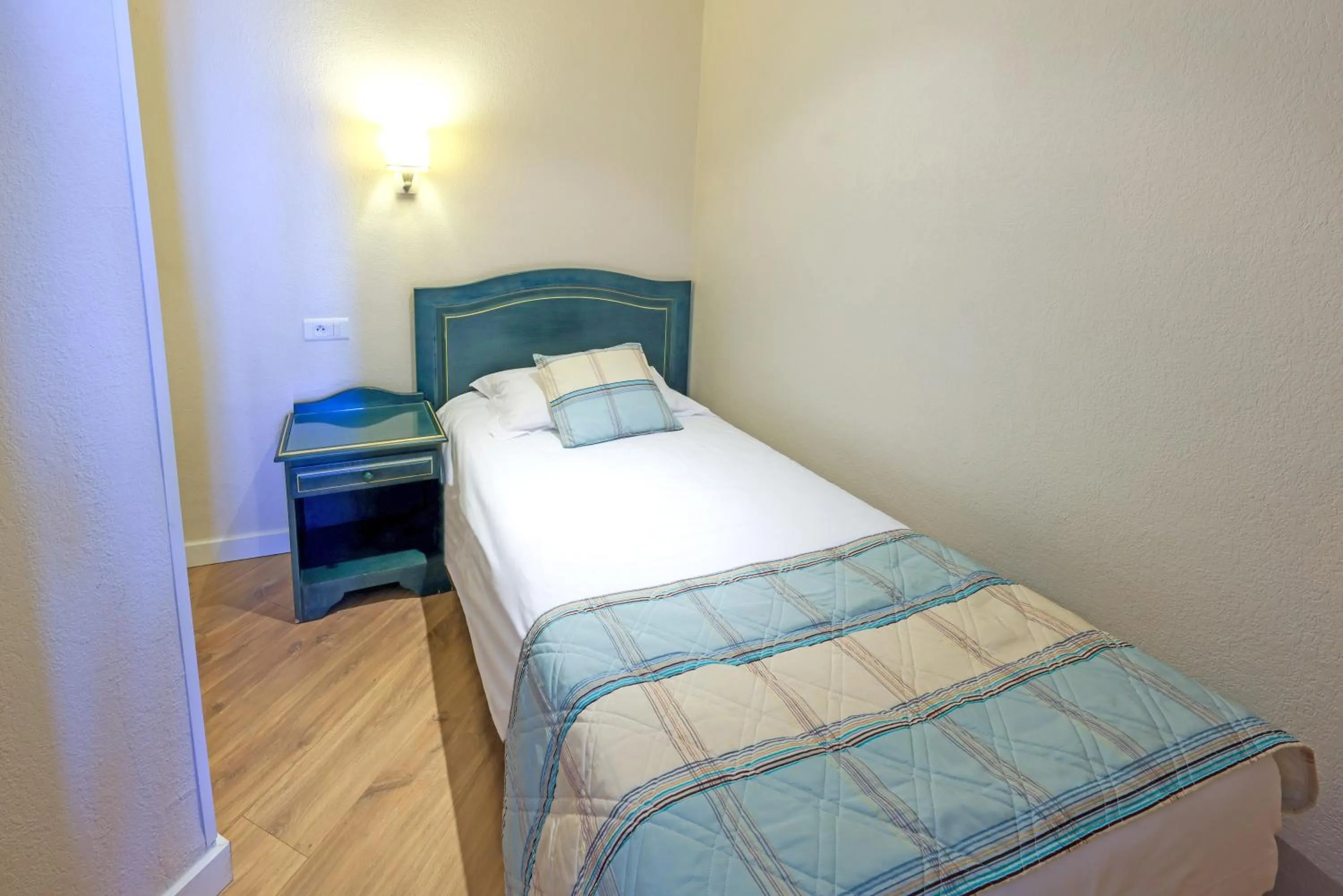 Photo of the whole room in Hotel Saint Christophe