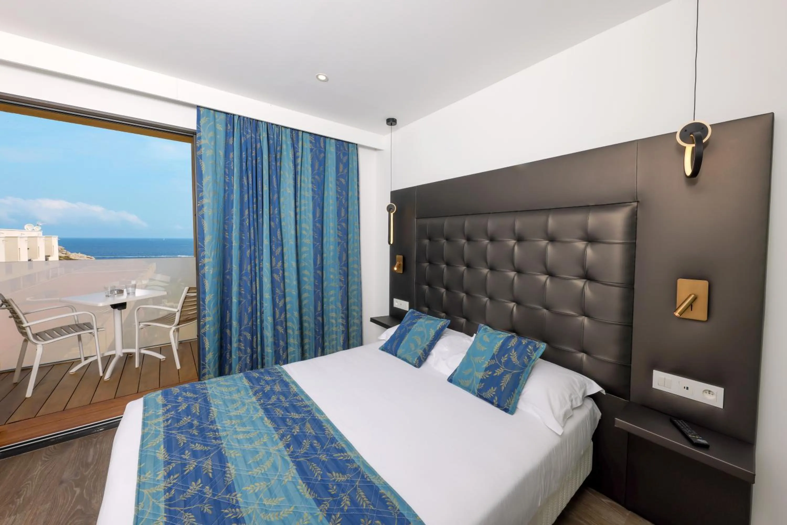 Photo of the whole room in Hotel Saint Christophe