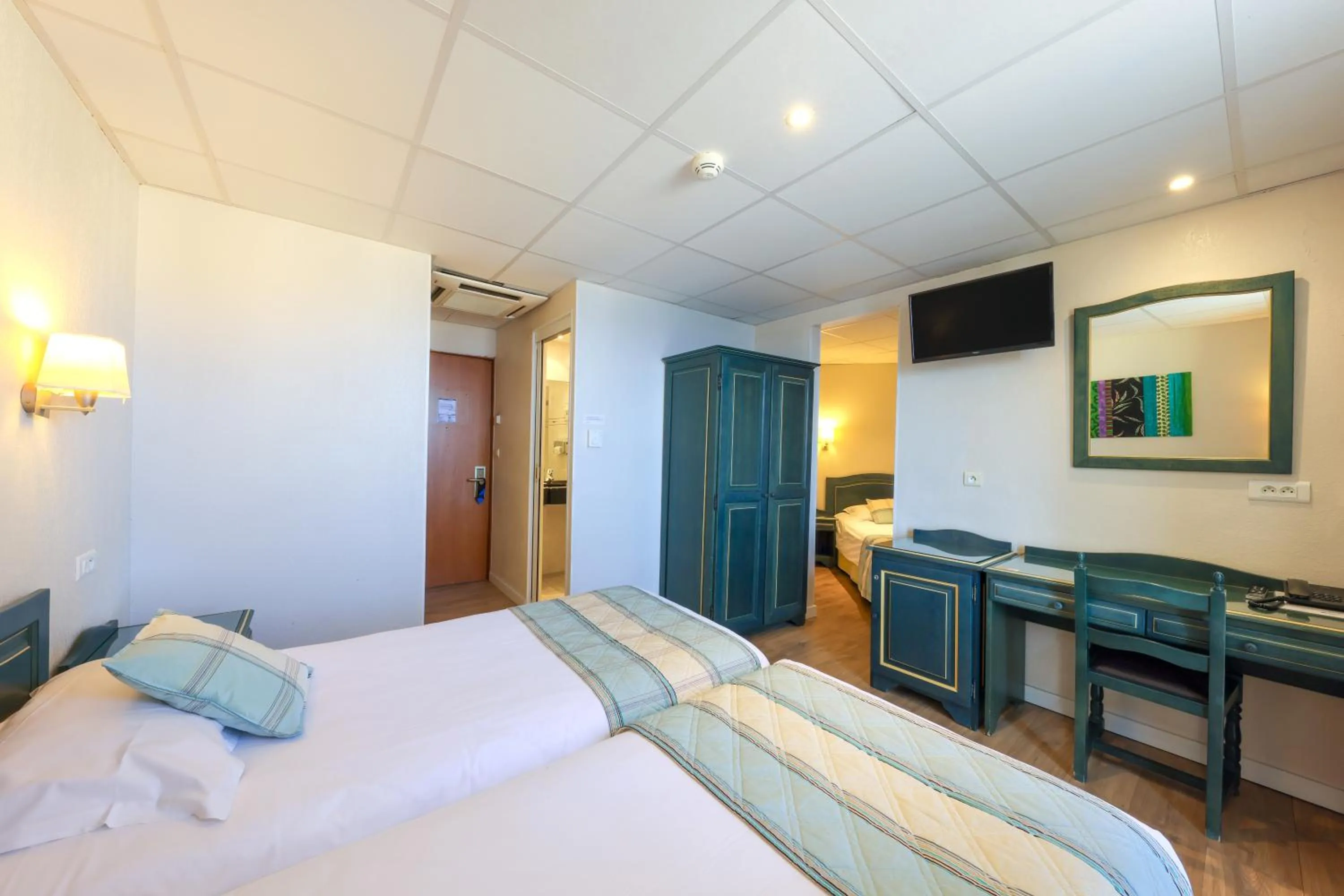 Photo of the whole room in Hotel Saint Christophe