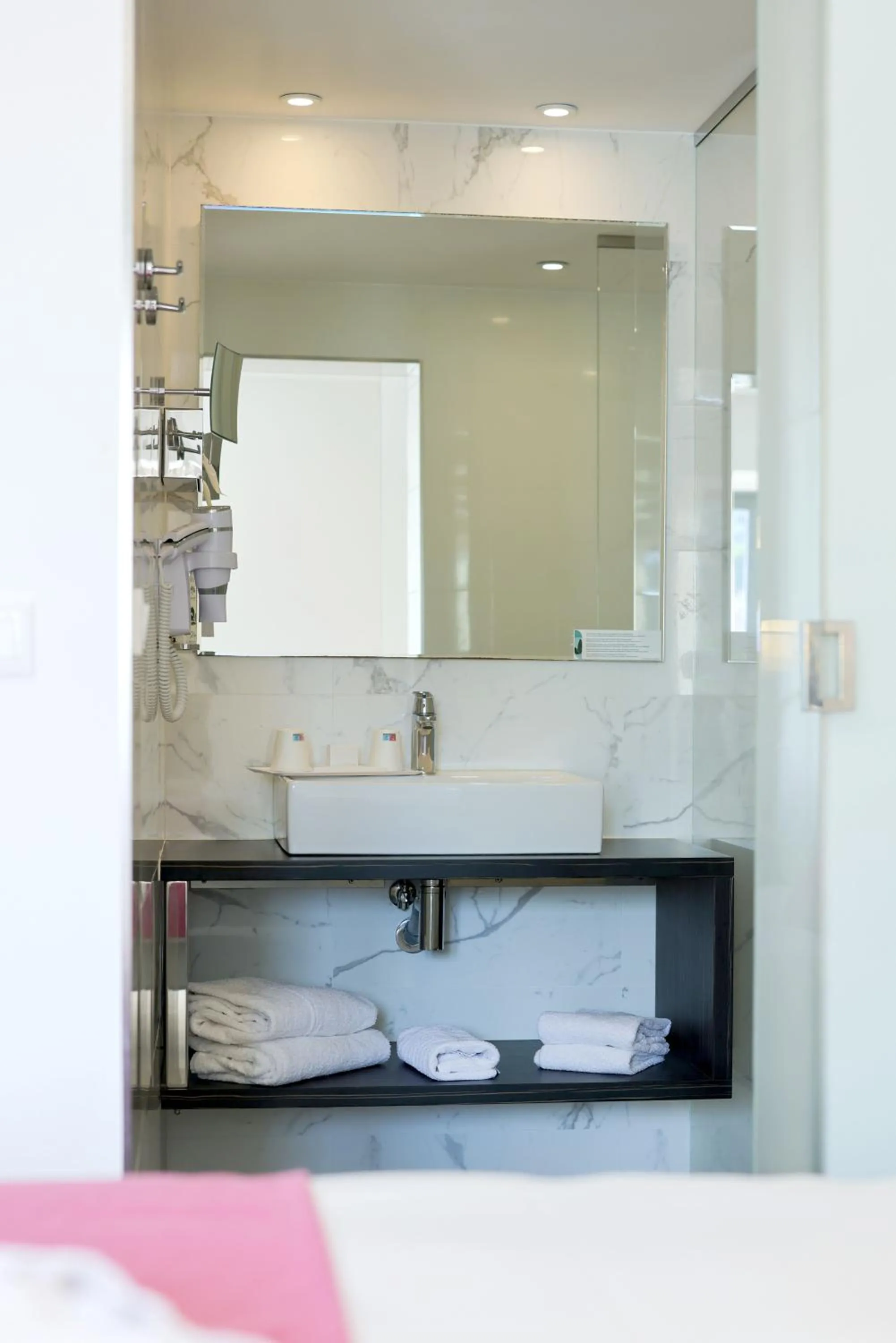 Shower in Hotel Saint Christophe