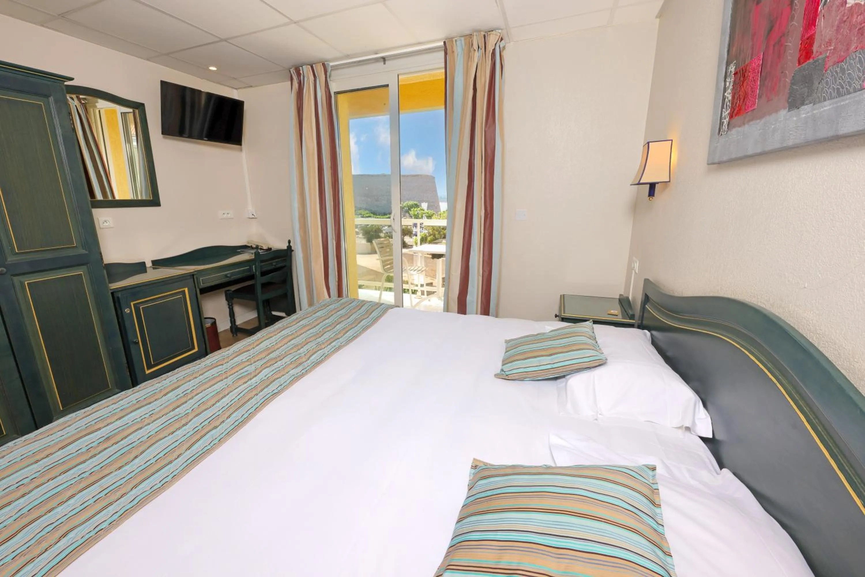 Photo of the whole room in Hotel Saint Christophe