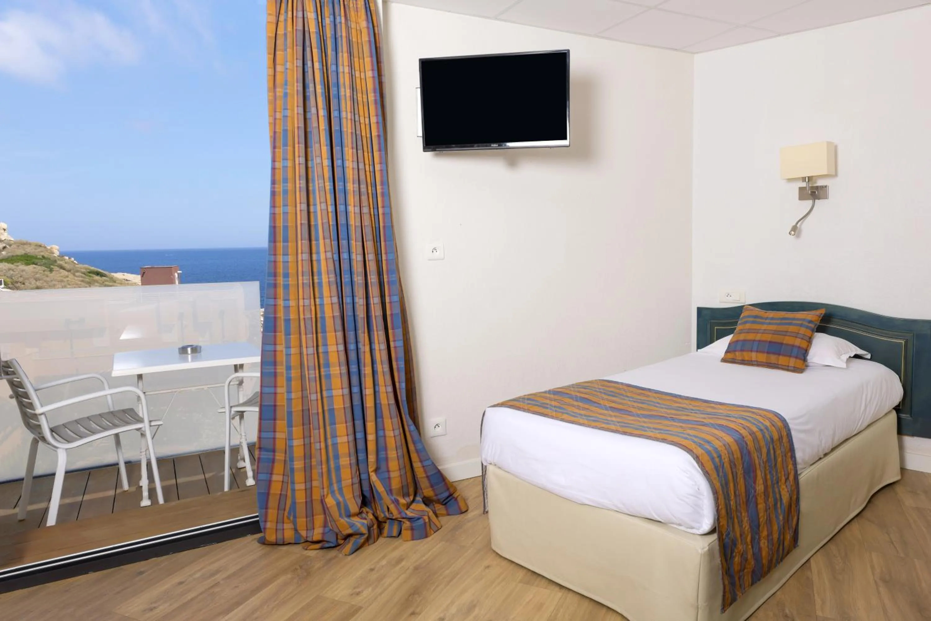 Photo of the whole room in Hotel Saint Christophe