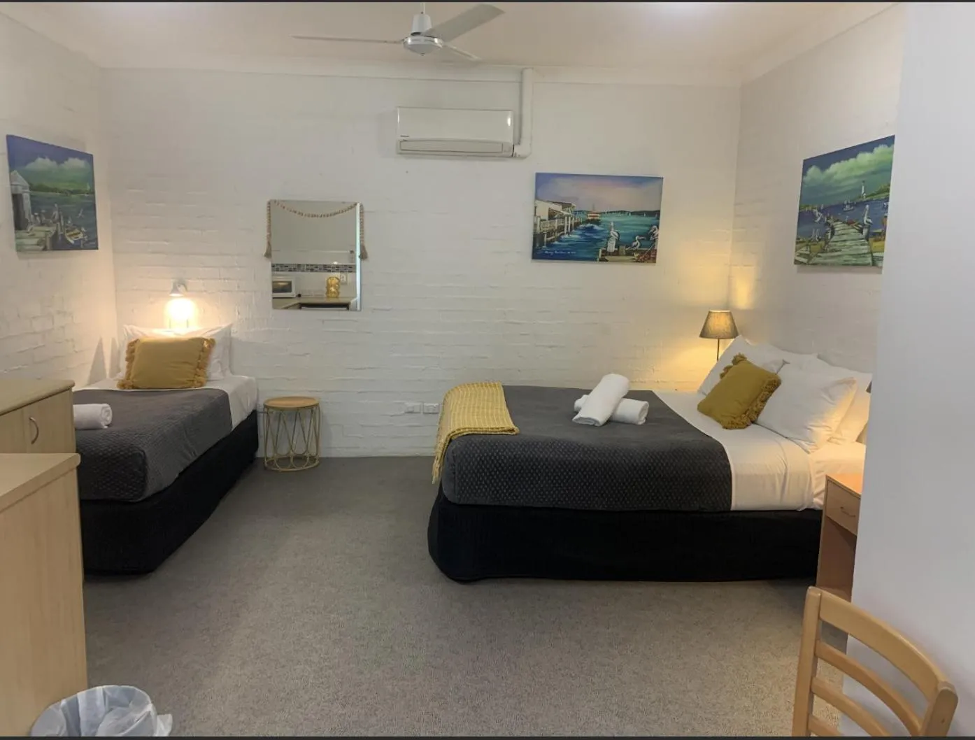 Bed in Ocean Shores Motel