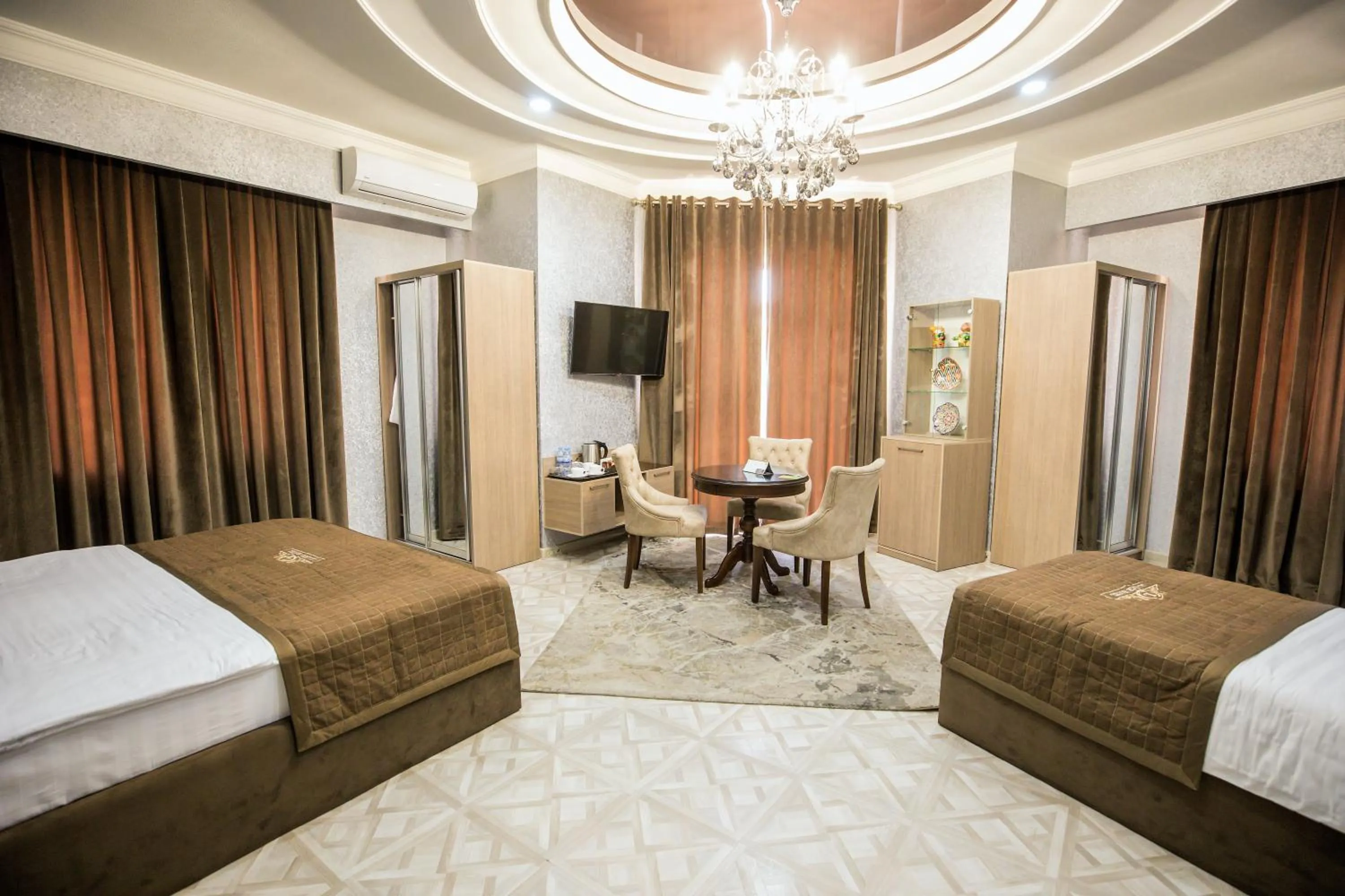 Photo of the whole room, Bed in Leader Hotel