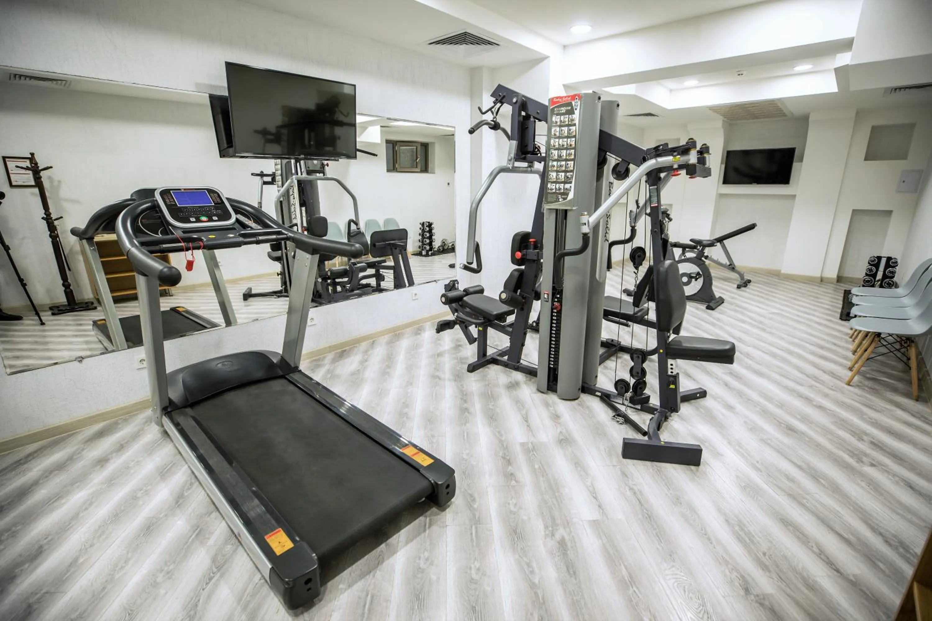 Fitness centre/facilities in Leader Hotel