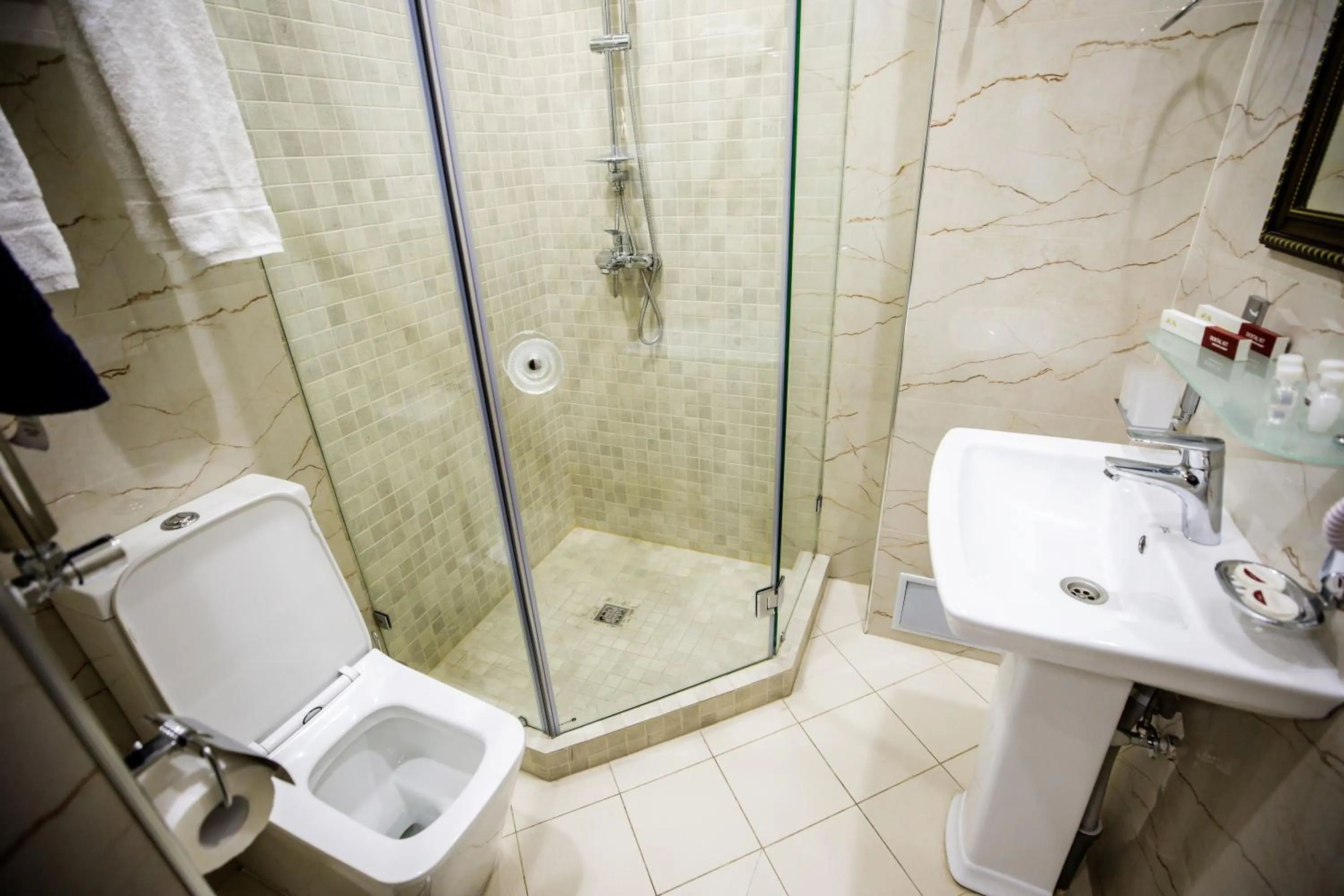 Bathroom in Leader Hotel