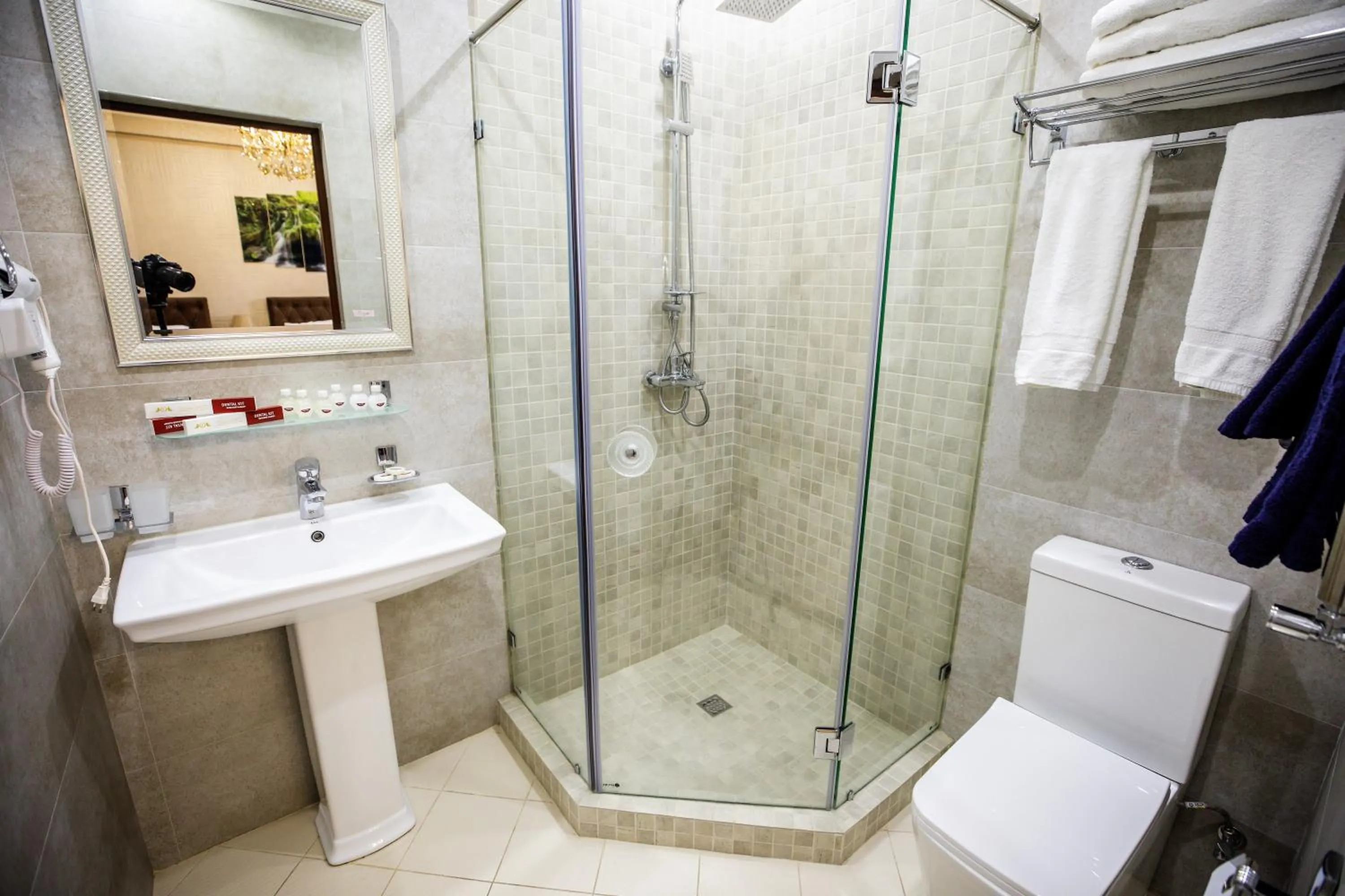 Bathroom in Leader Hotel