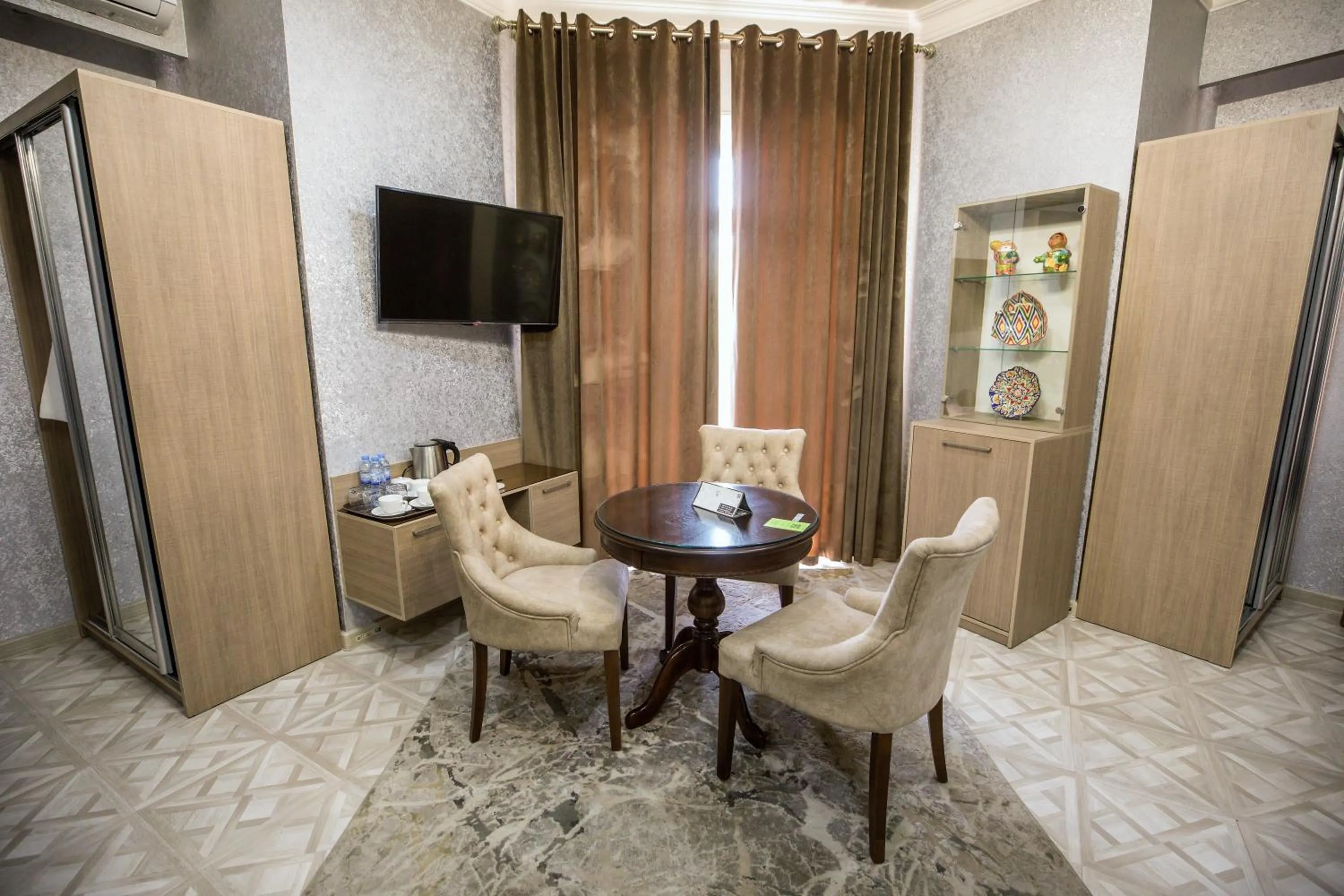 Dining area in Leader Hotel