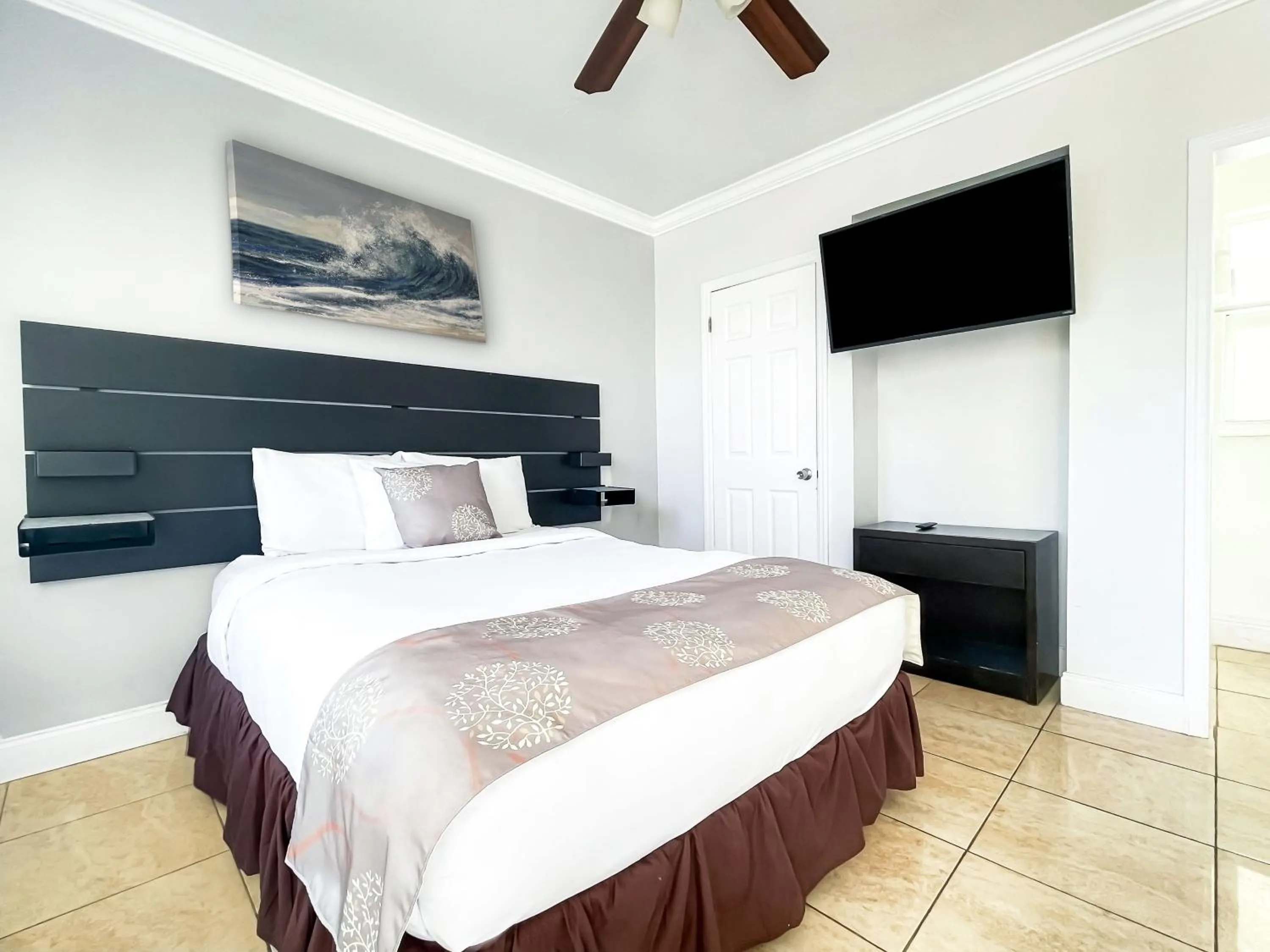 TV and multimedia, Bed in The Blue Wave