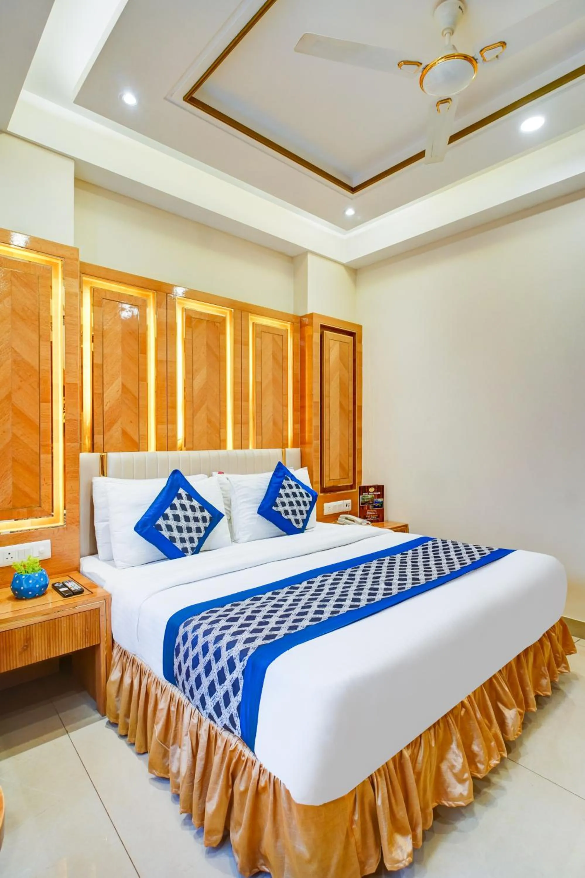 Photo of the whole room, Bed in Hotel Gold Palace - 03 Mins Walk From New Delhi Railway Station