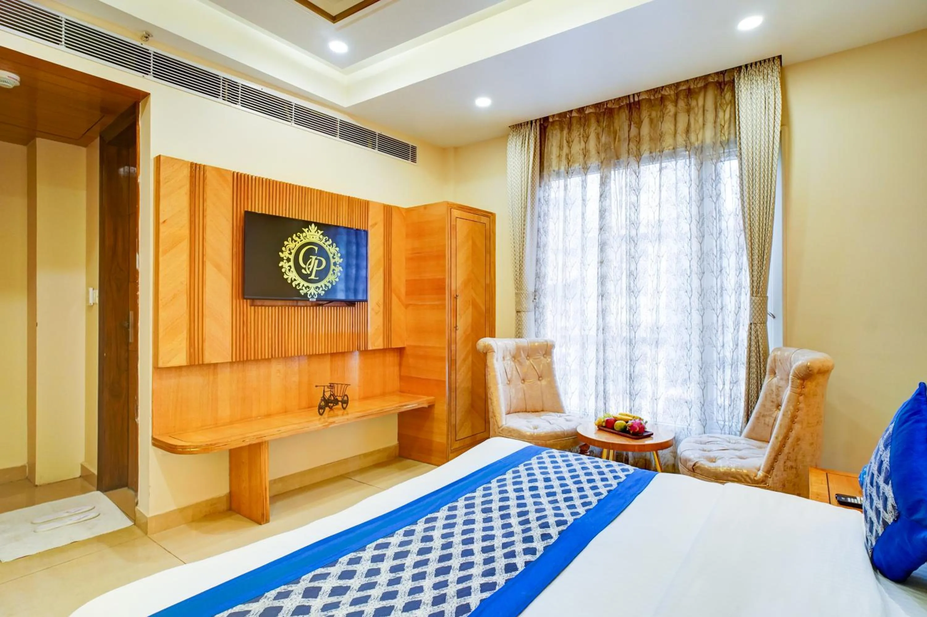 Bed in Hotel Gold Palace - 03 Mins Walk From New Delhi Railway Station