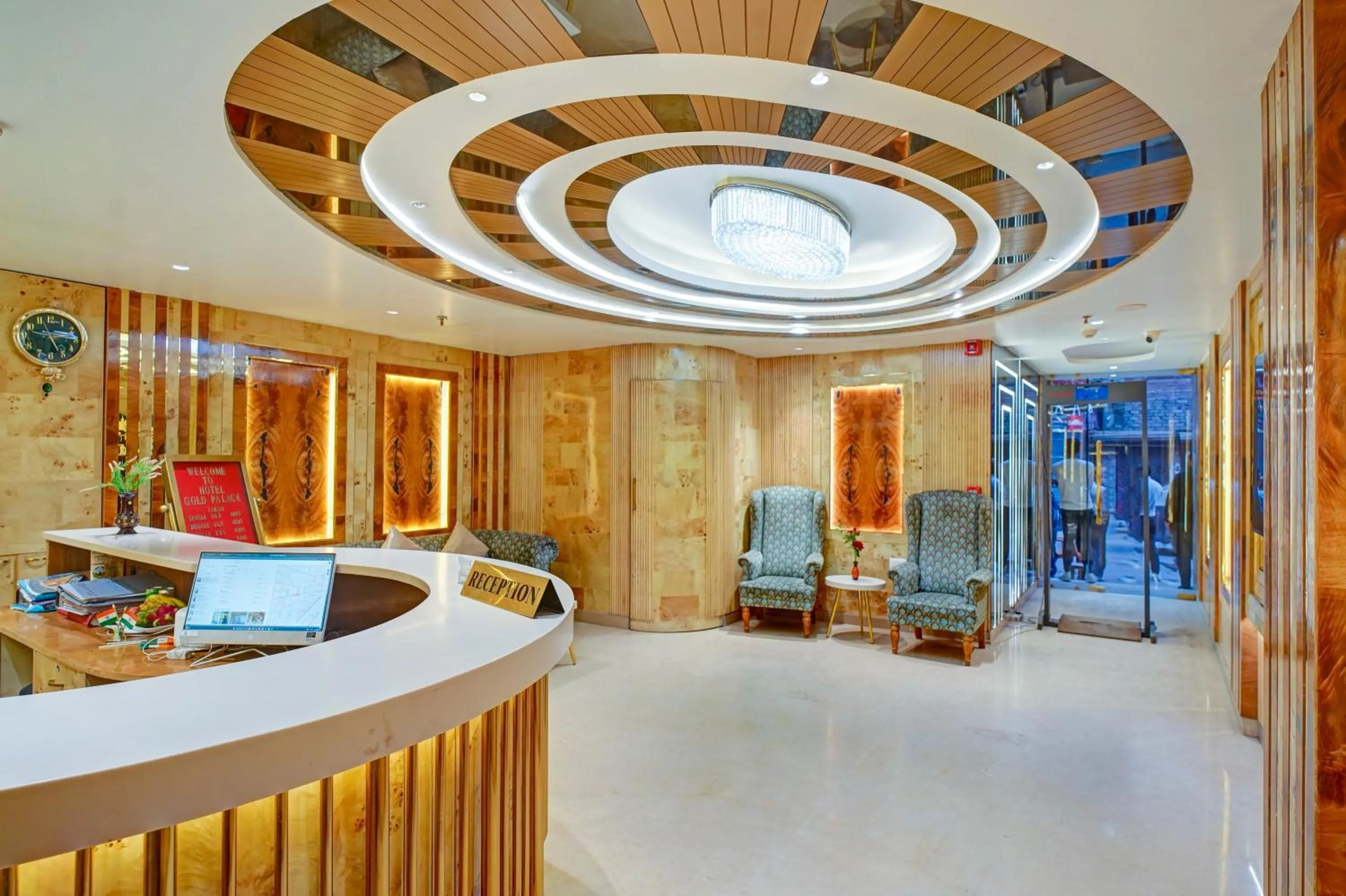 Lobby or reception in Hotel Gold Palace - 03 Mins Walk From New Delhi Railway Station