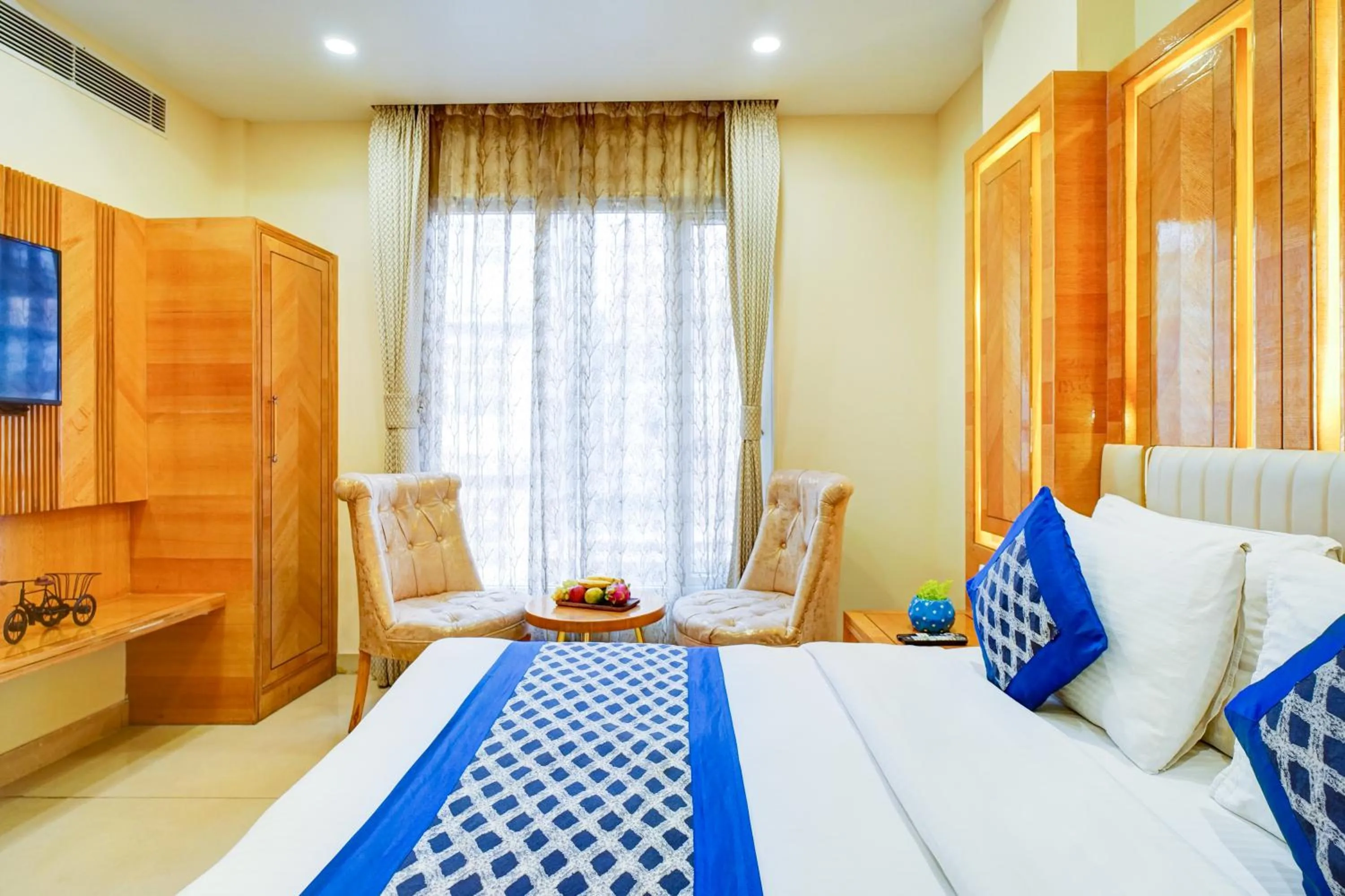 Bed in Hotel Gold Palace - 03 Mins Walk From New Delhi Railway Station